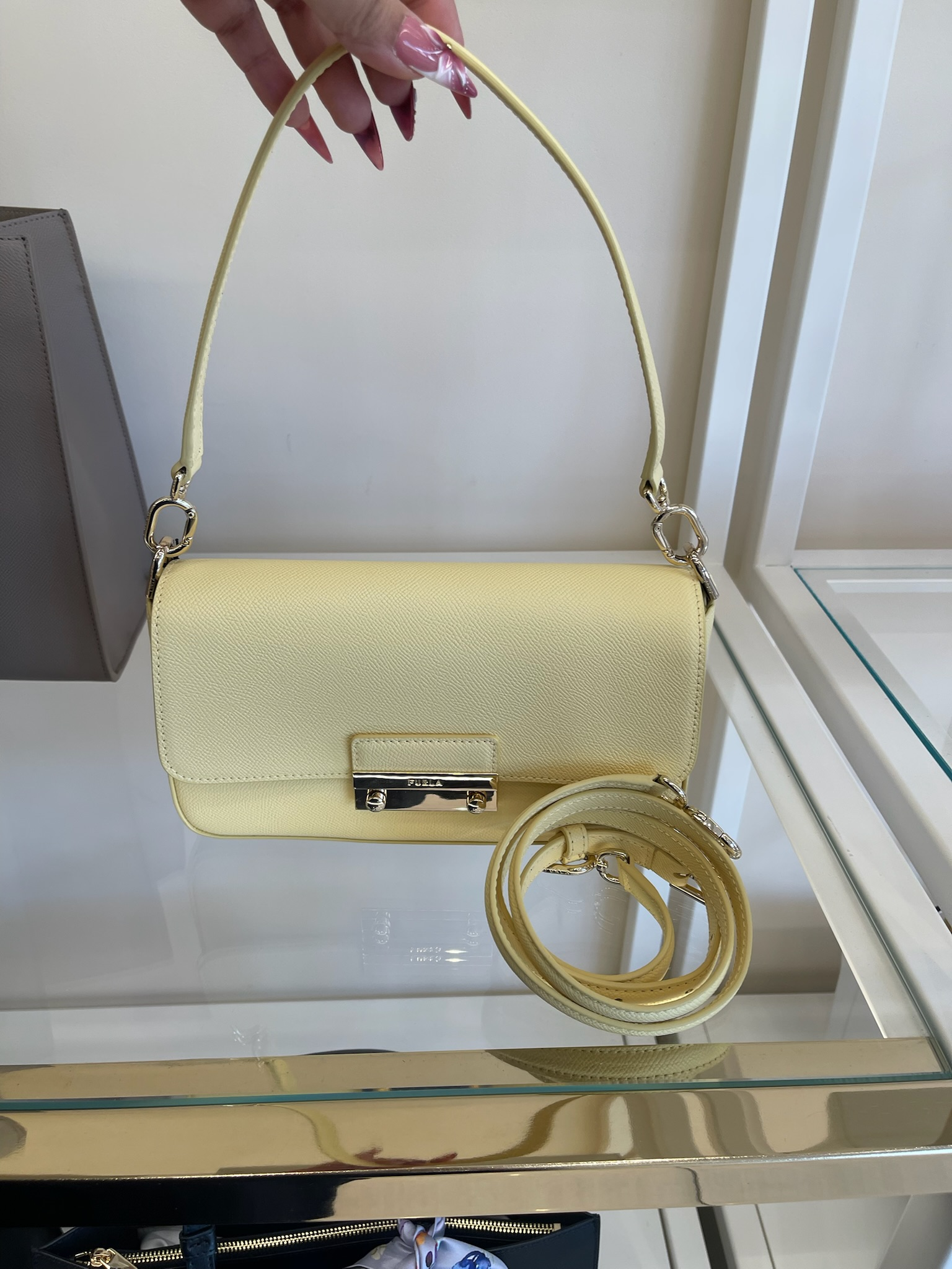 【預購】 H041855  Furla 皮革腋下包