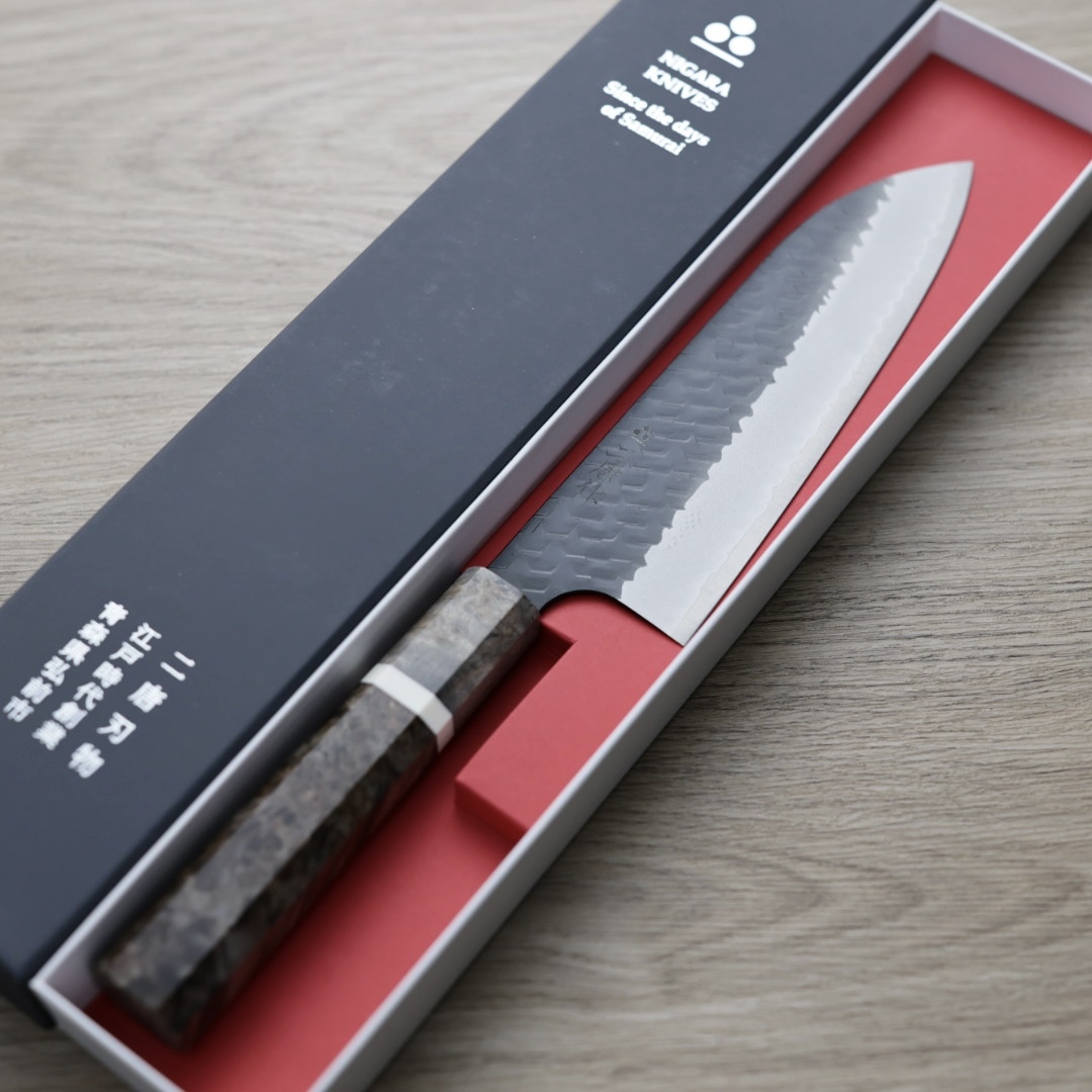 二唐刃物 三德 180mm SG2粉末HSS鋼 黑打鎚目