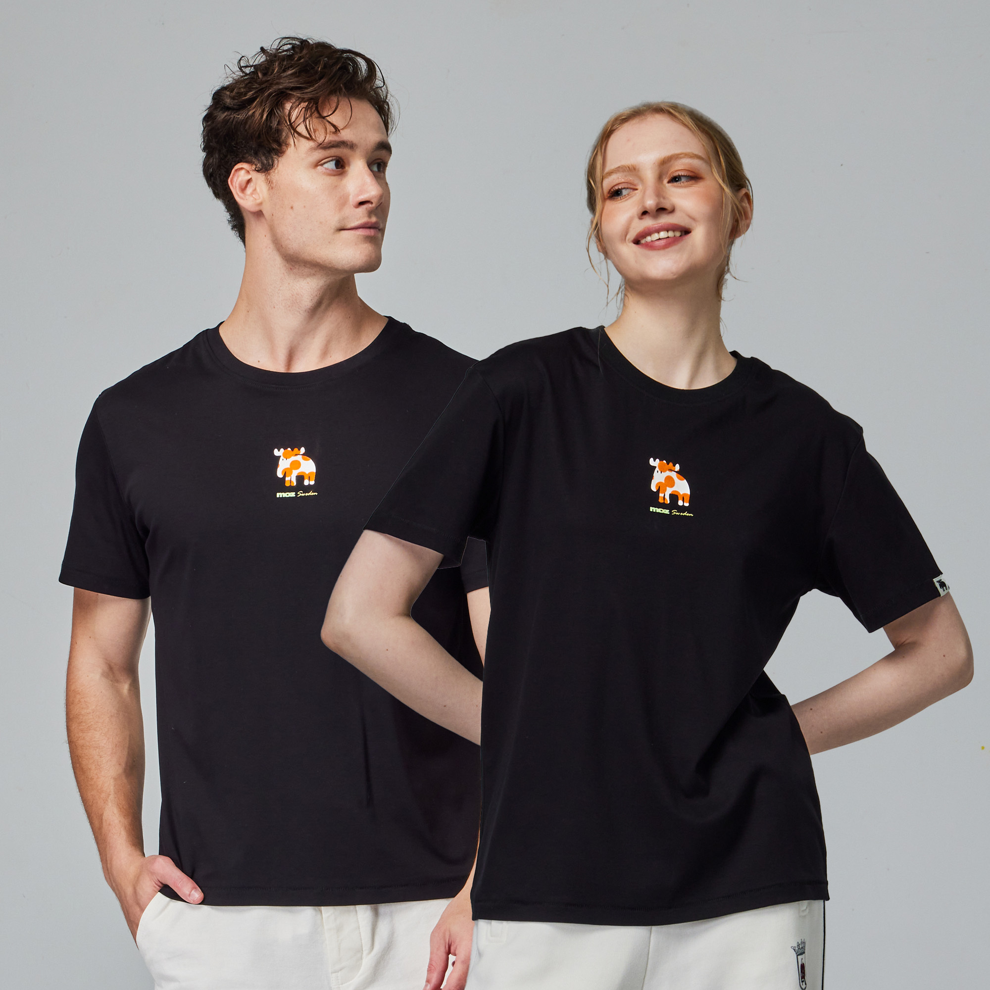 moz瑞典 植絨圓點駝鹿 冰河棉 100%純棉 涼感彈力T恤-經典黑(亞洲版)