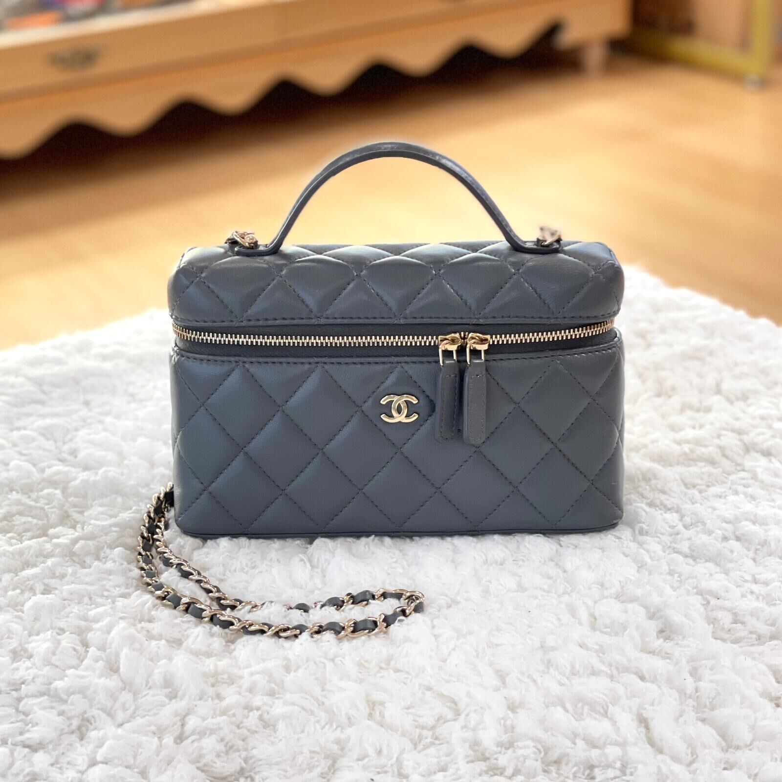 99%NEW二手CHANEL BAGS AP4385 GP SHOULDER BAG/CROSSBODY BAG飯盒包 灰色羊皮淡金扣 CLASSIC LP盒子  #香榭站正品