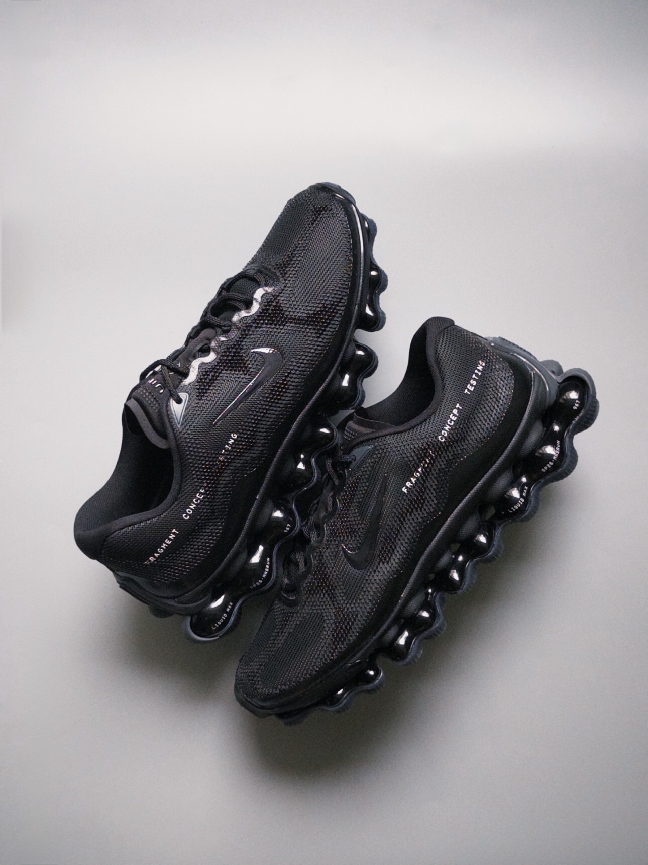 [海外連線預定] 男女鞋 FRAGMENT x NIKE LIQUID MAX 'Black'  黑魂 藤原浩 全氣墊 閃電 慢跑鞋【IQ8601-001】