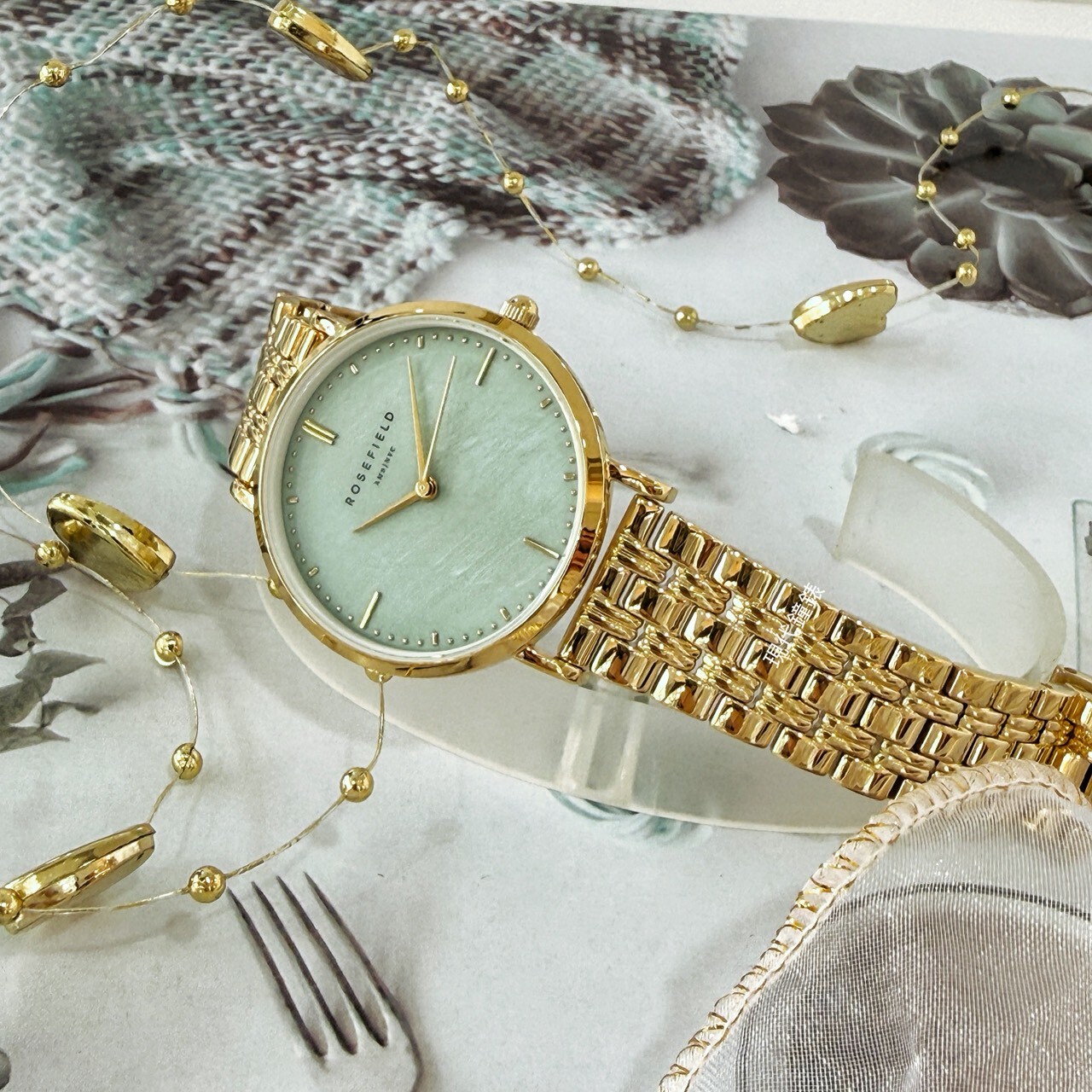 【ROSEFIELD】薄荷綠珍珠貝面復古金腕錶UGGSG-U37 33mm 現代鐘錶
