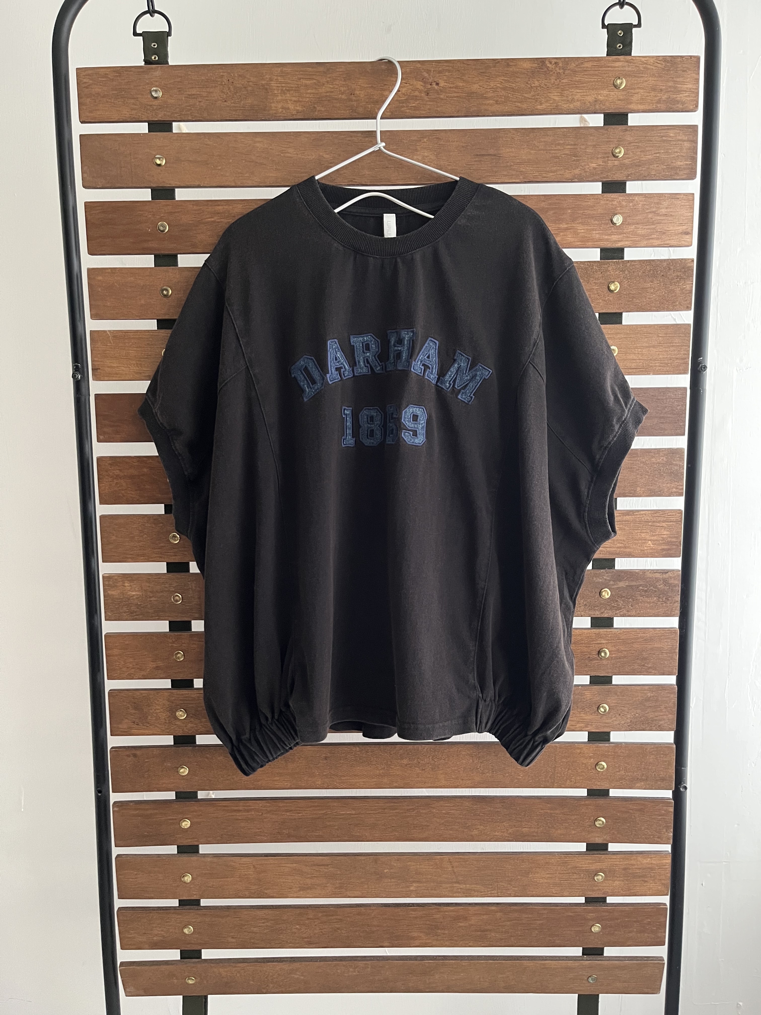 LUPILIEN炭黑色洗水布刺繡top