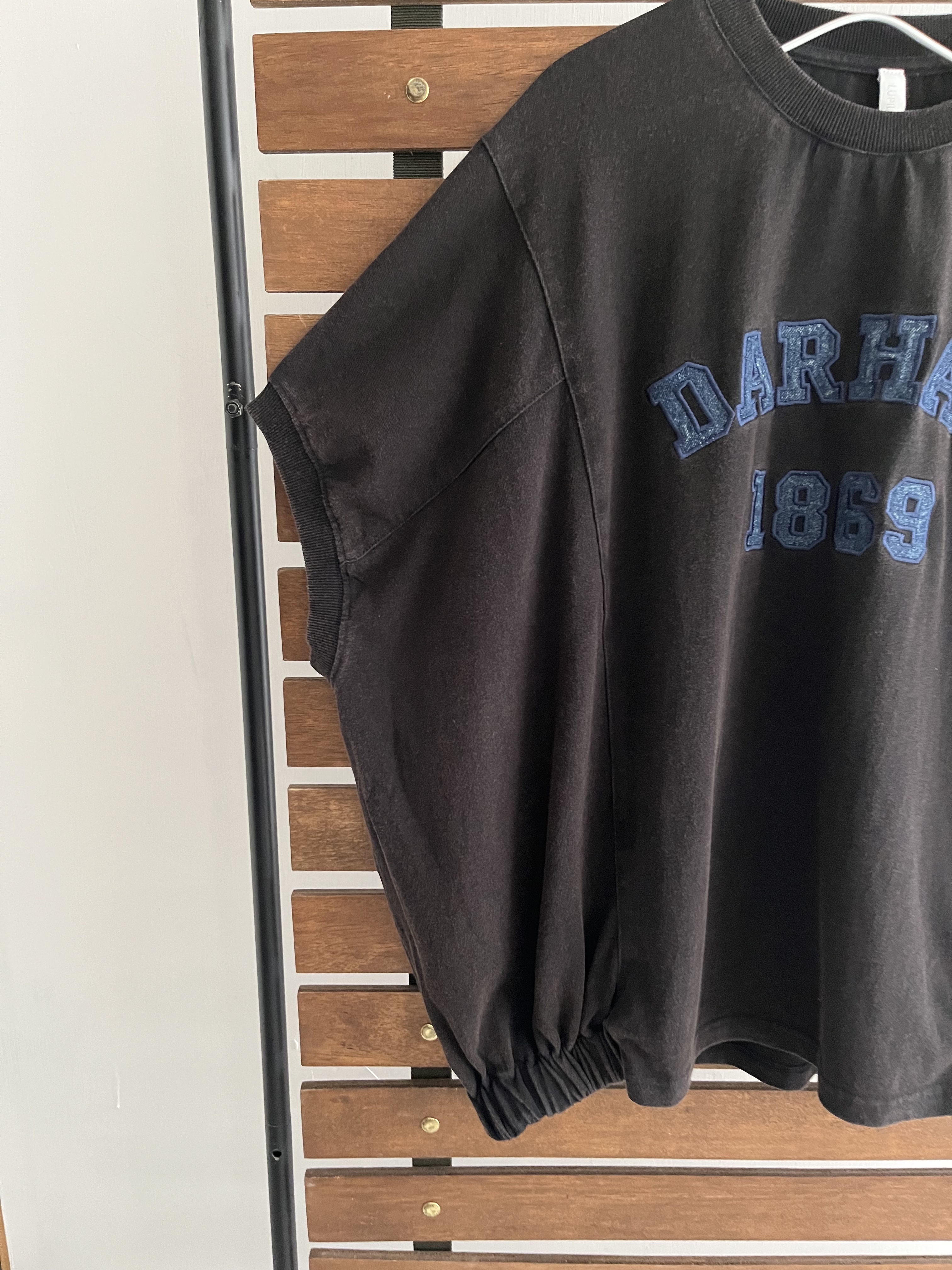 LUPILIEN炭黑色洗水布刺繡top