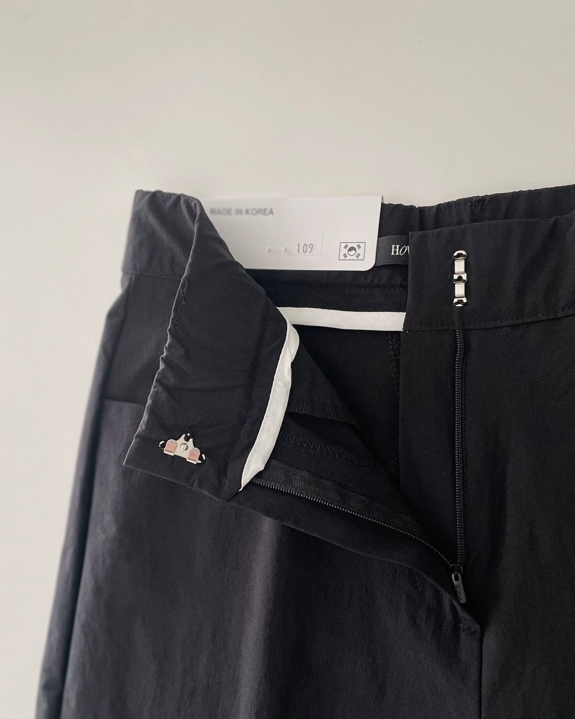 YI009 HOWLUK #109 褲腳小開叉9分褲 黑色