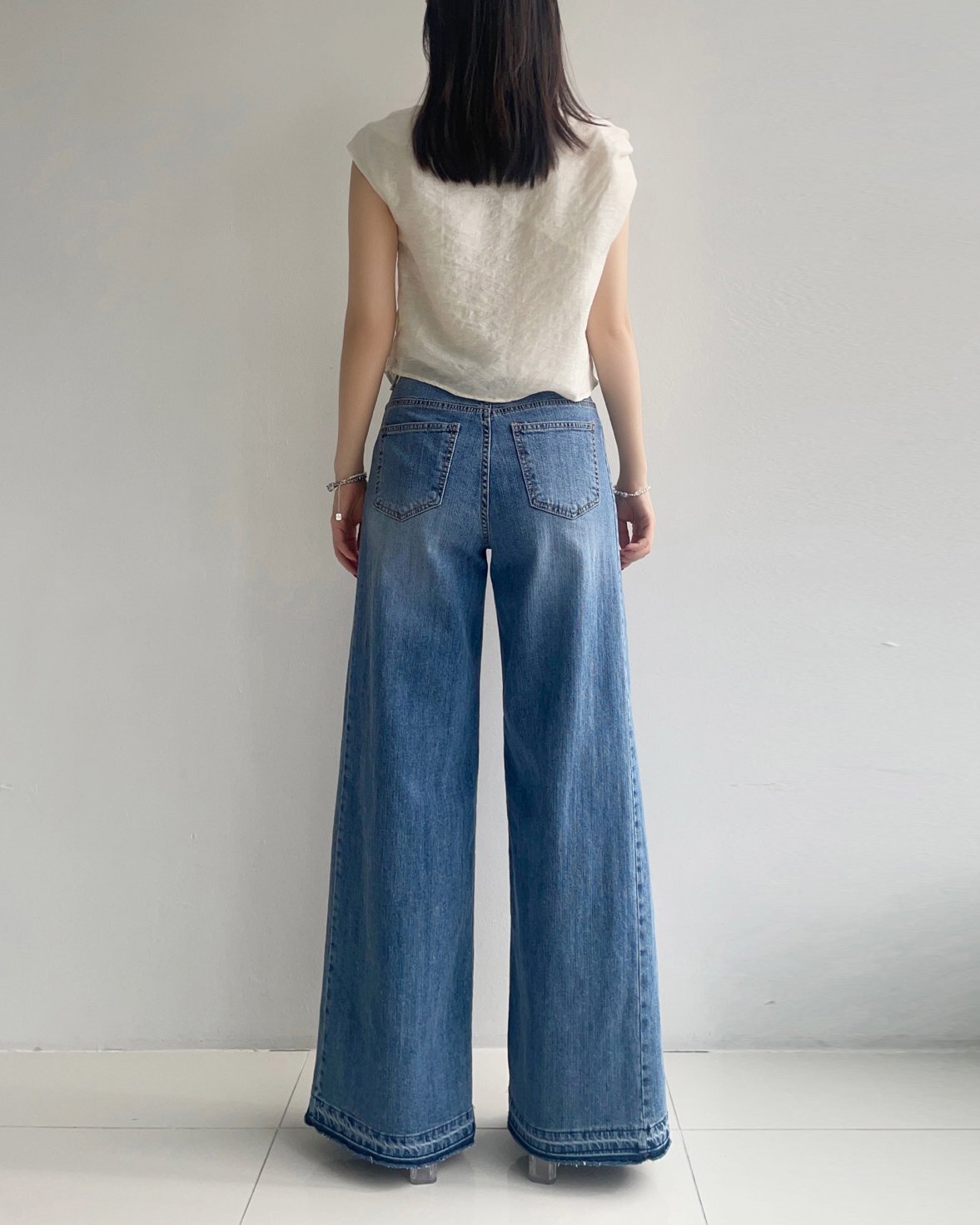 YI001 HOWLUK #3014 釘珠闊腳牛仔褲 牛仔色