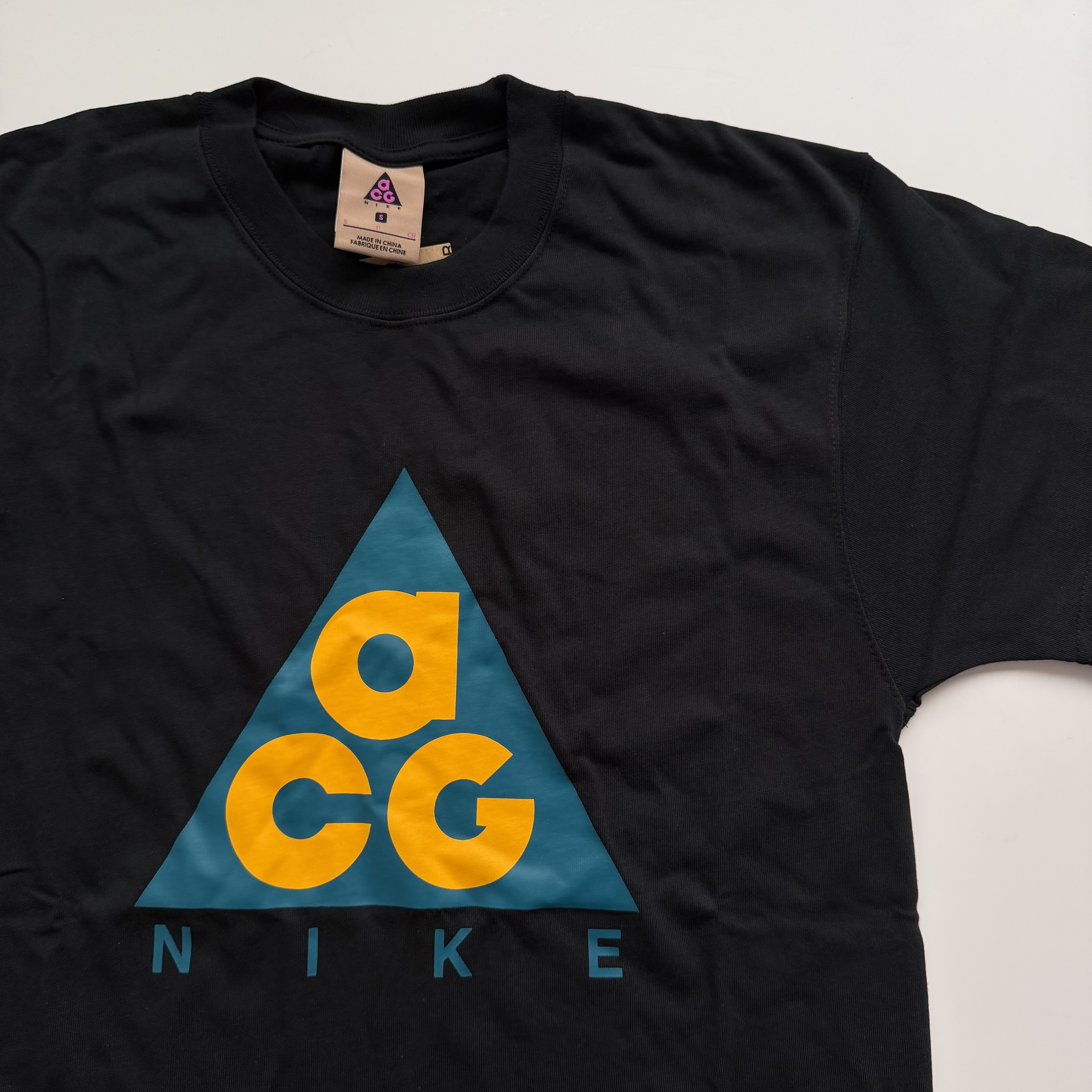 特價出清不退換，一件免運┃NIKE ACG Giant Logo T-shirt  黑色 短T