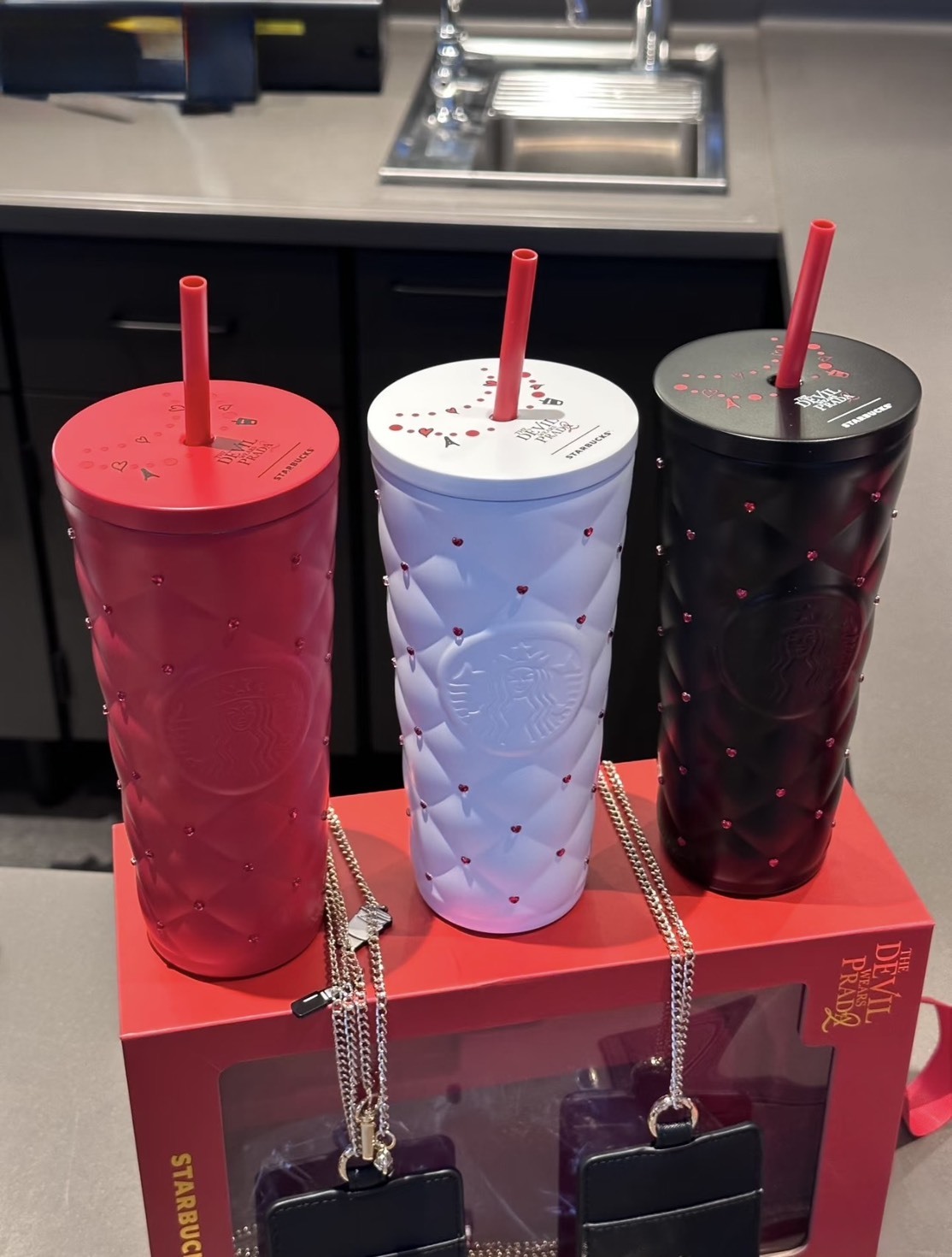 STARBUCKS x 穿著PRADA的惡魔 最新聯名款