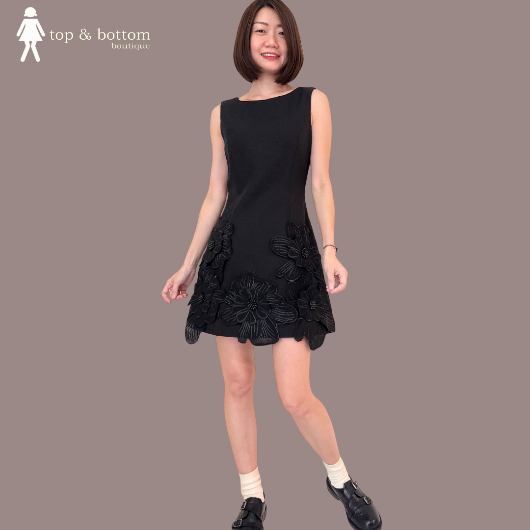 SHORT DRESS WITH 3D FLOWER EMBROIDERED HEM