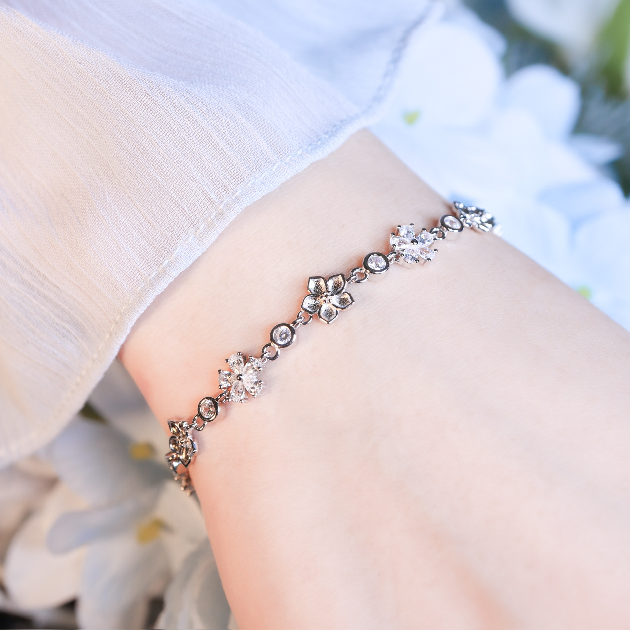 | 925純銀・白金 | 漫白花漾頌軟手鐲 | BR1544 |