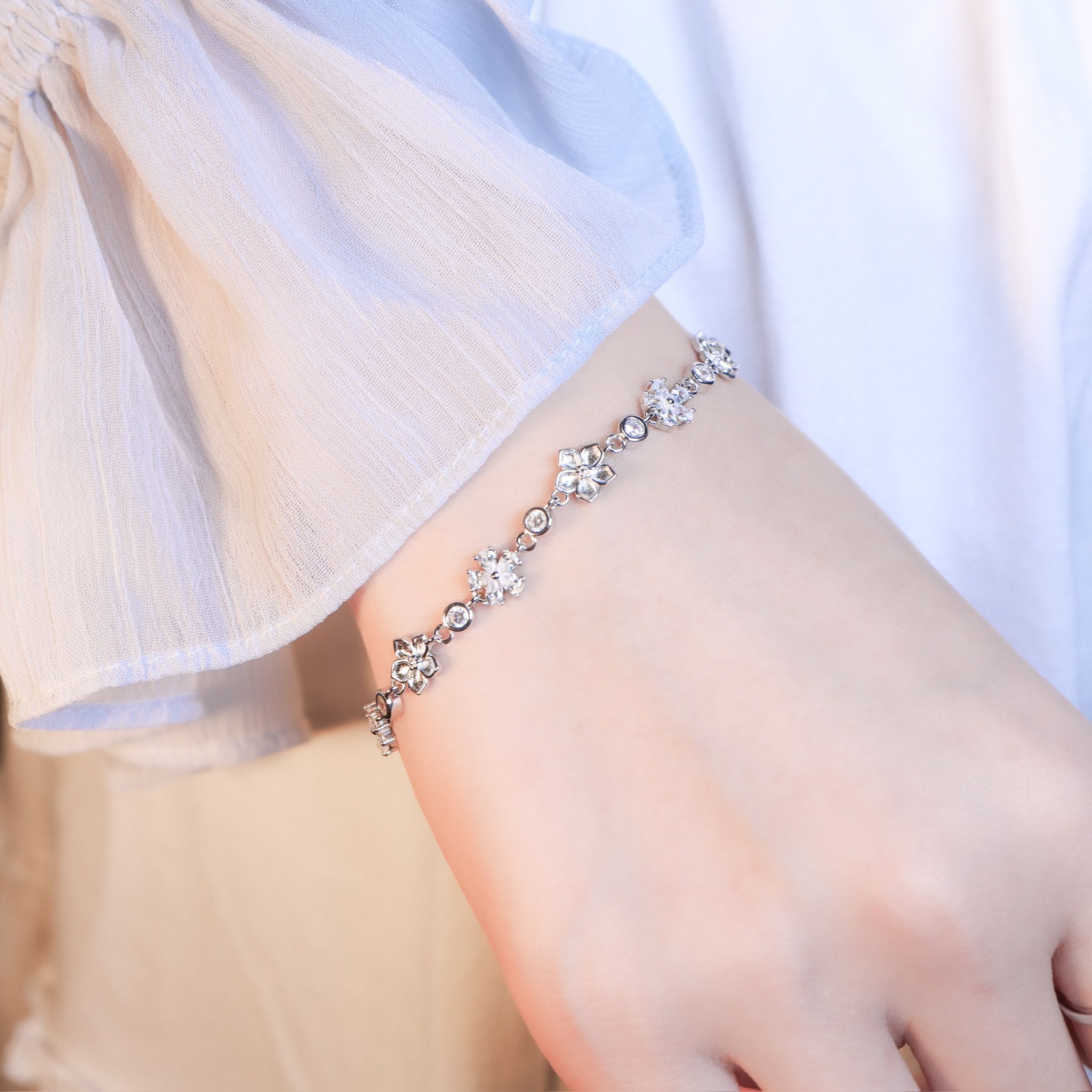 | 925純銀・白金 | 漫白花漾頌軟手鐲 | BR1544 |