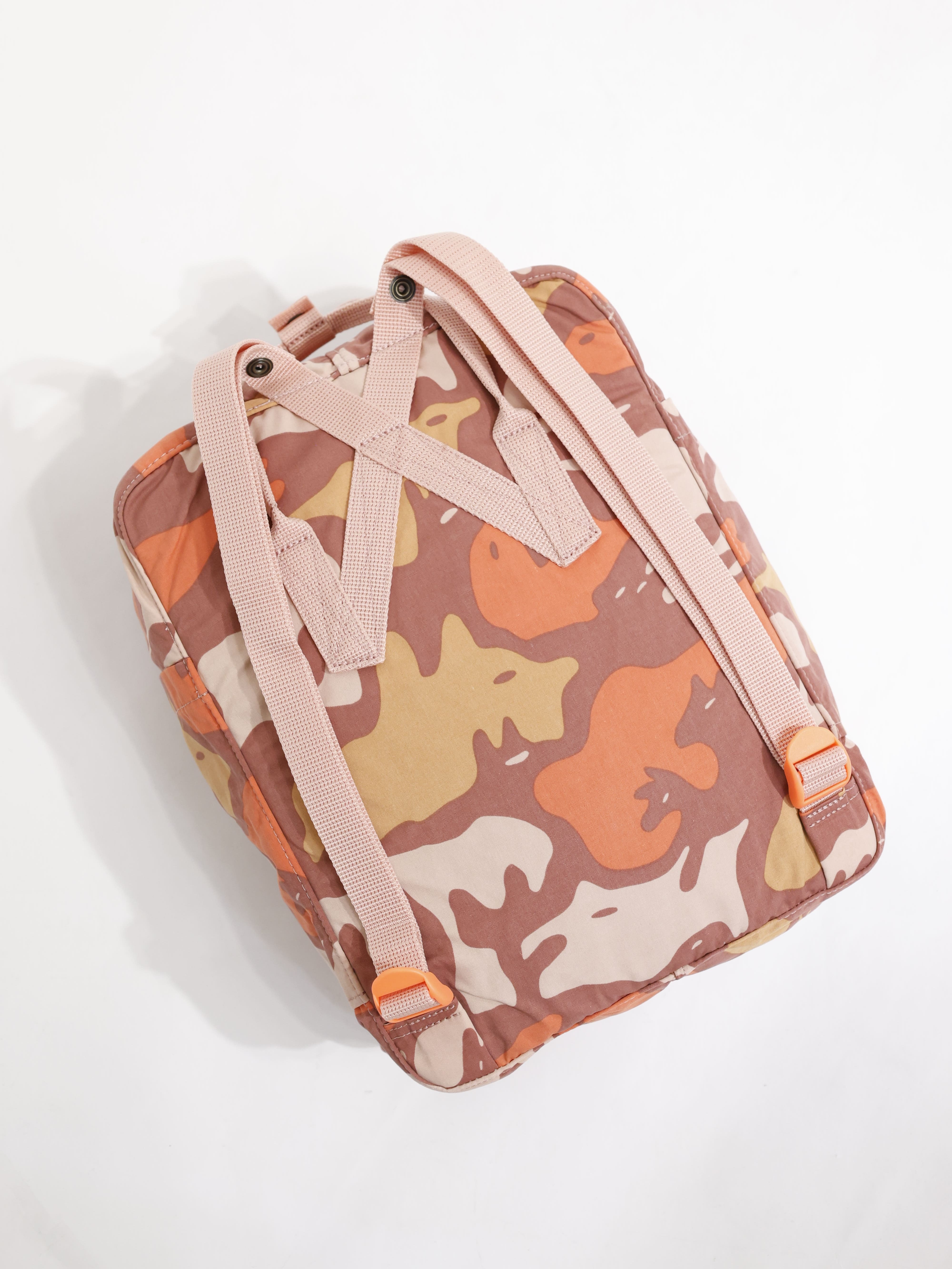 FJALLRAVEN 小狐狸 Kanken Graphics 後背包 FR23200356