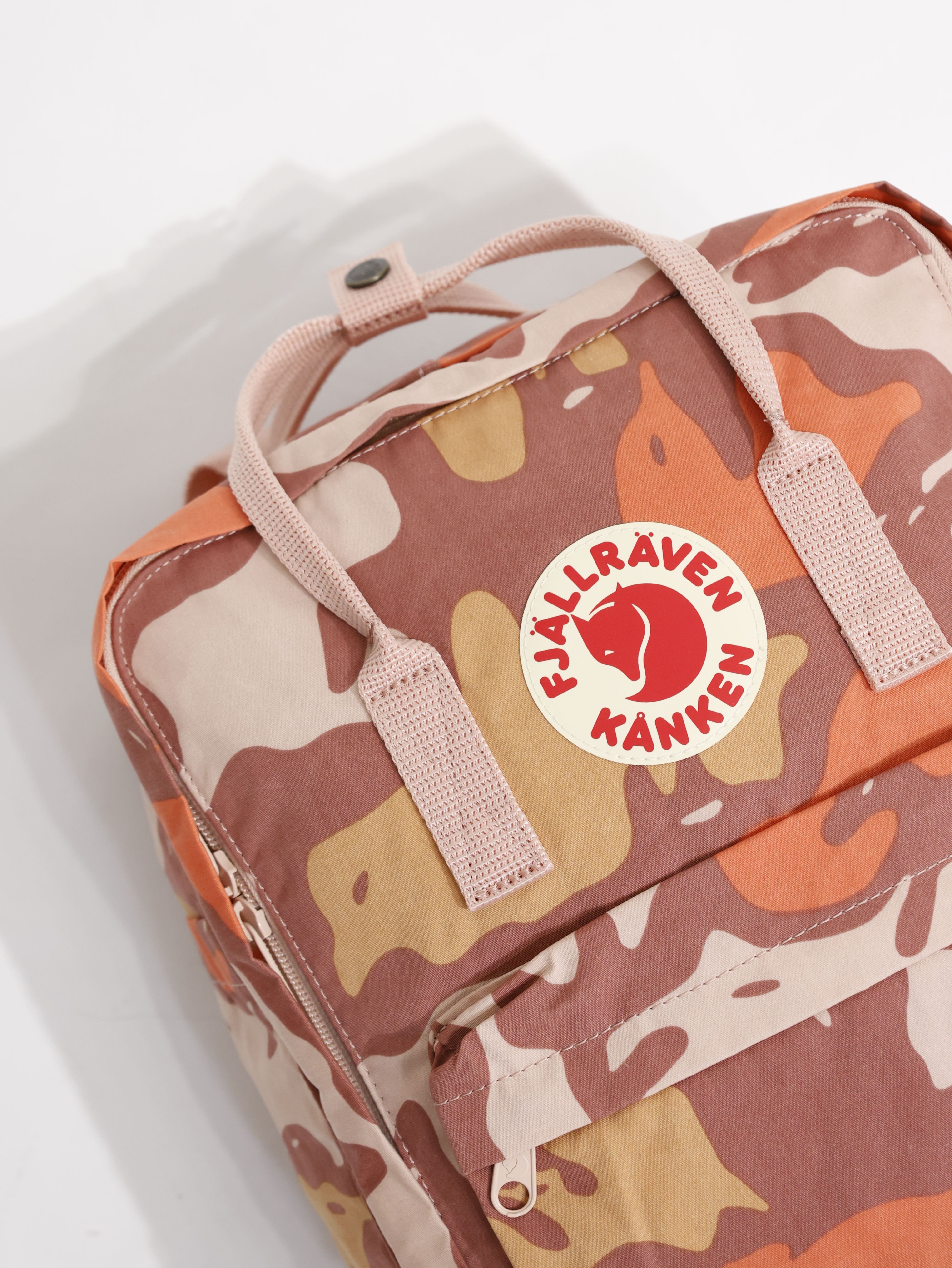 FJALLRAVEN 小狐狸 Kanken Graphics 後背包 FR23200356
