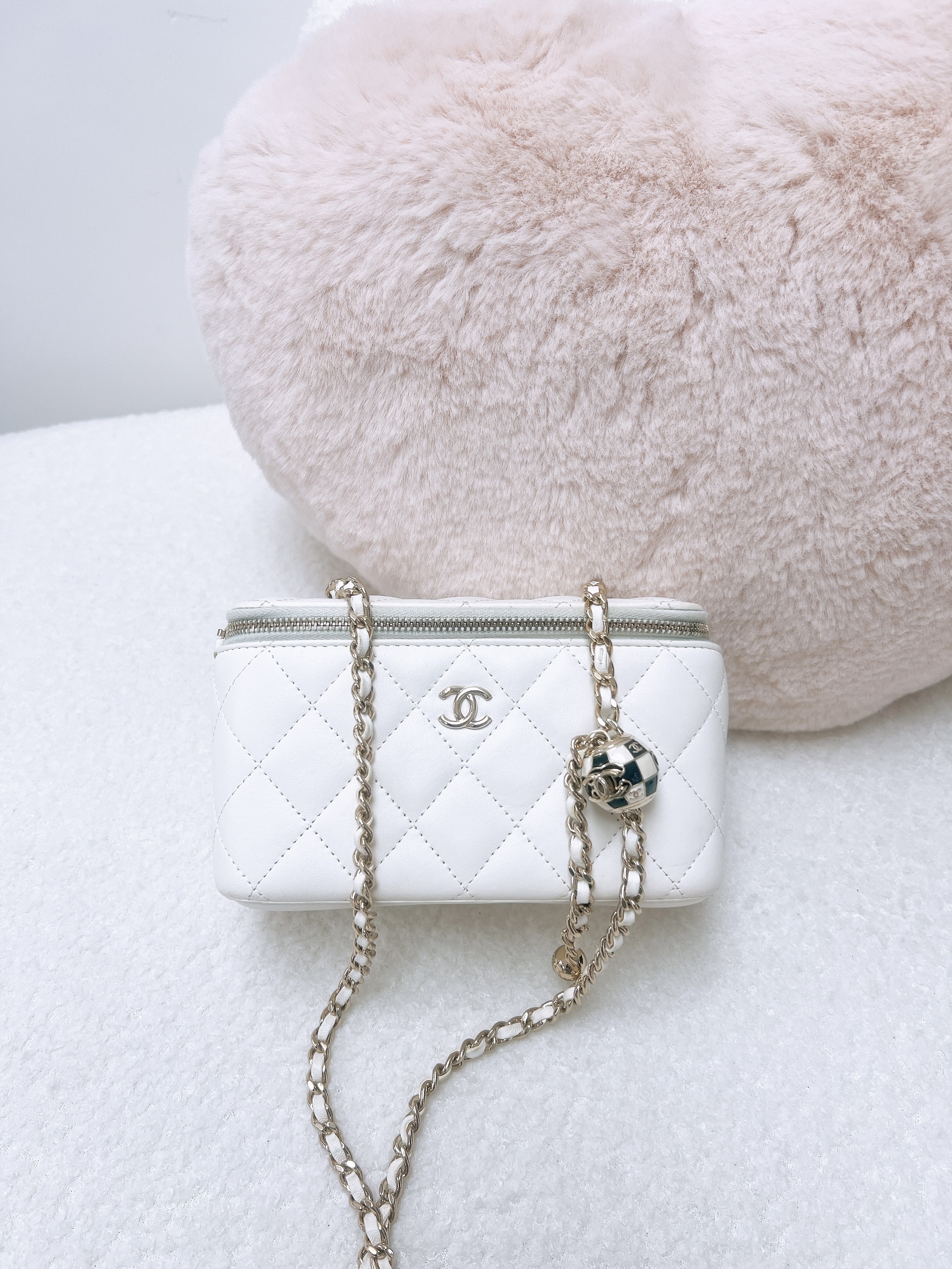 Chanel vanity with adjustable chain (white GHW/ black & white pearl crush)