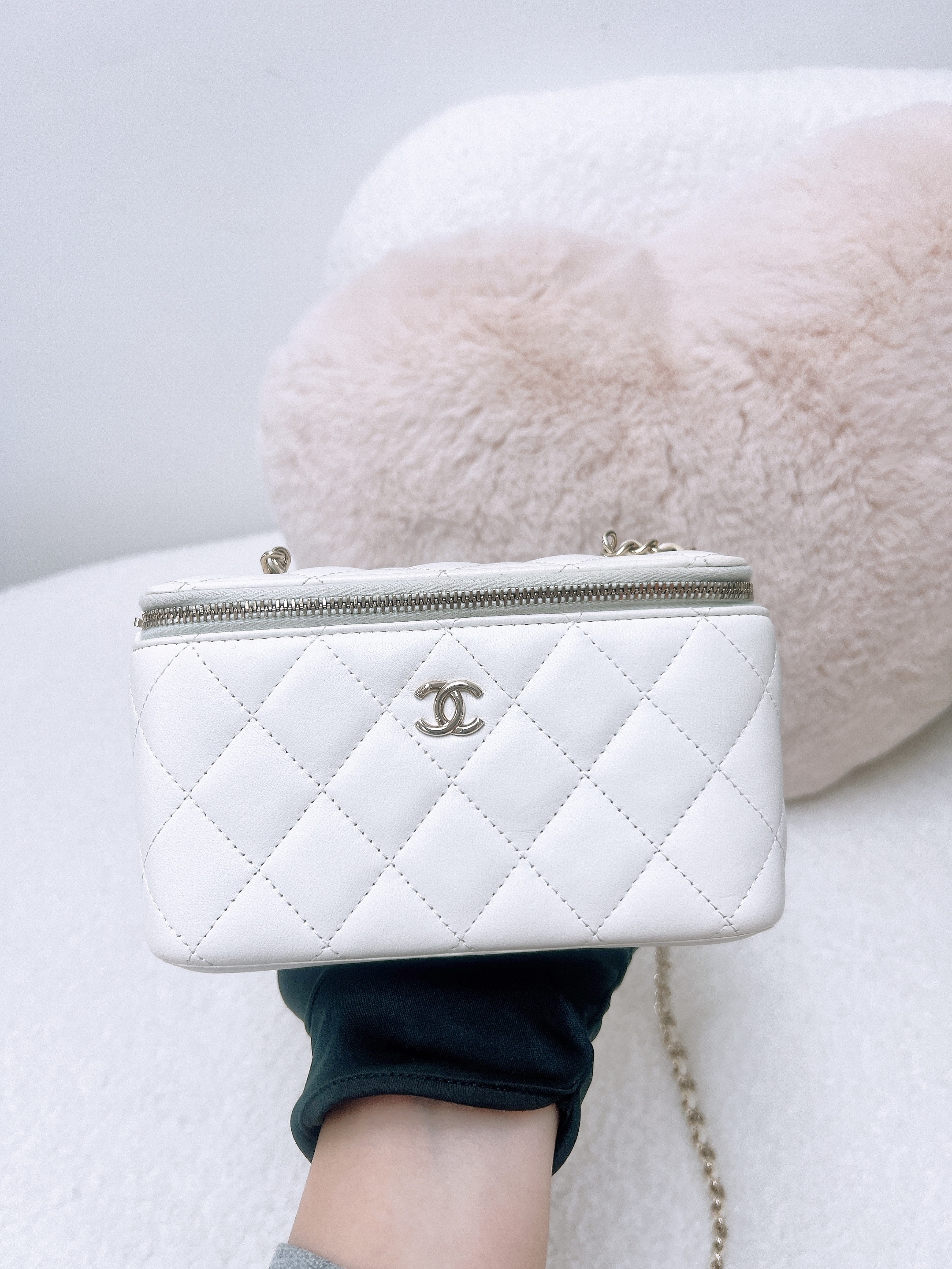 Chanel vanity with adjustable chain (white GHW/ black & white pearl crush)