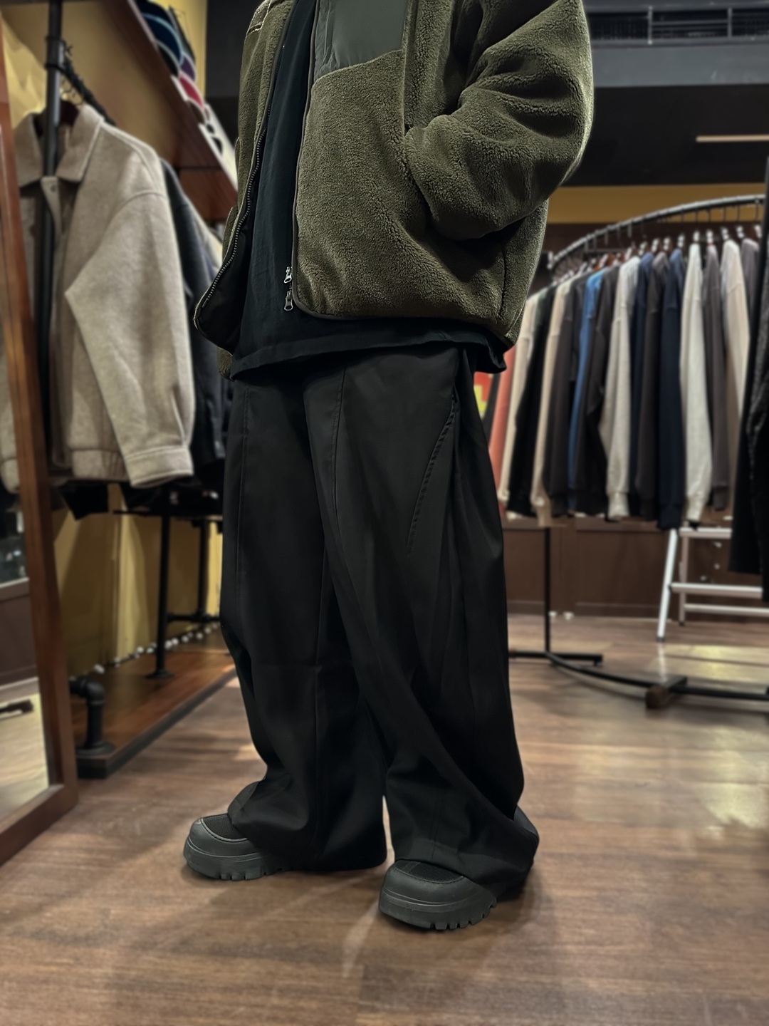 黑魂弧形結構闊腿褲