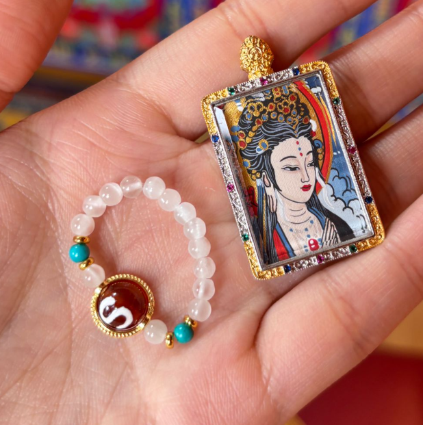 AB260418-K14-側臉觀音唐卡+月光石金錢鉤戒指（包1人掛經幡服務）(需客人留姓名，出生年月日)(千手觀音殿主殿一對一祈福加持開光)(預計6月中到貨)(只限尖沙咀門市自取不包郵)