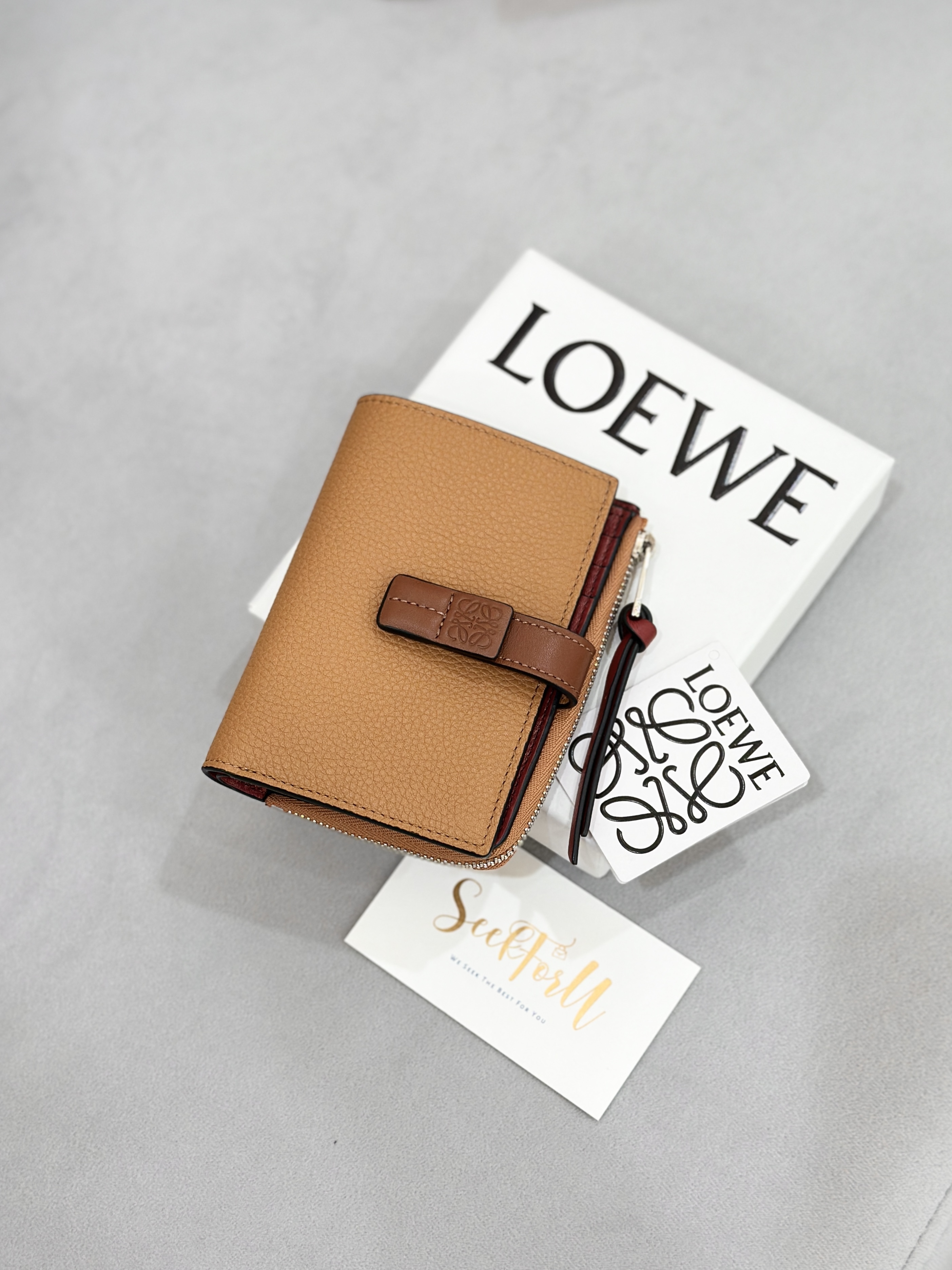 LOEWE Slim Zip Bifold Wallet