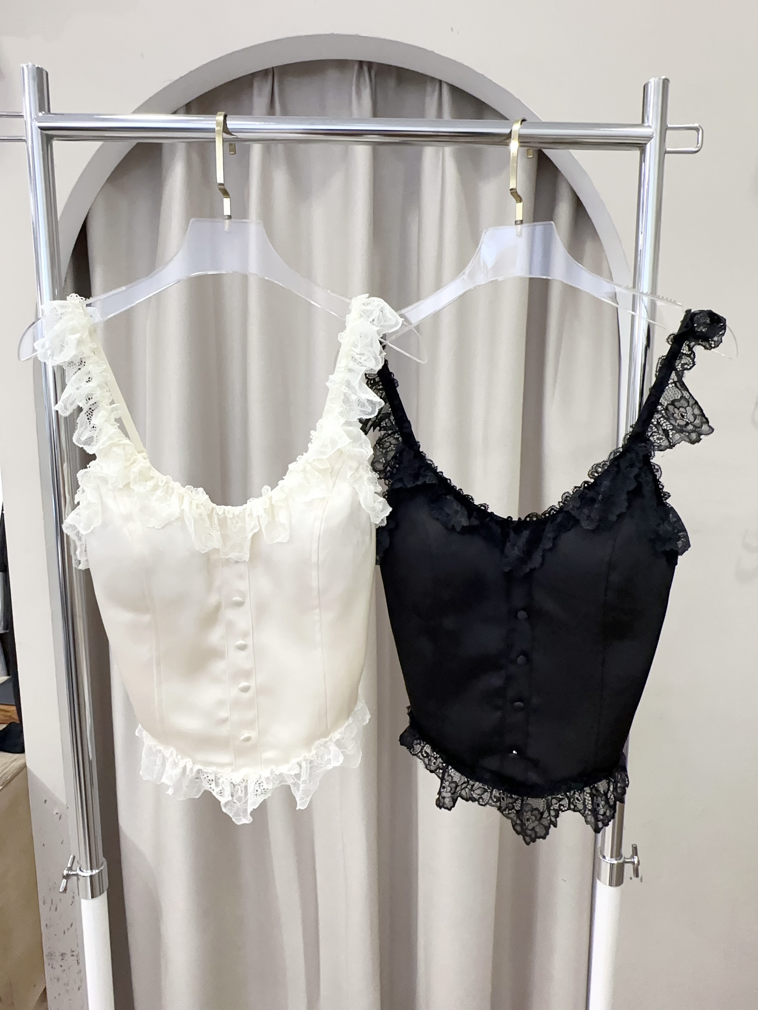 純慾感緞面蕾絲背心