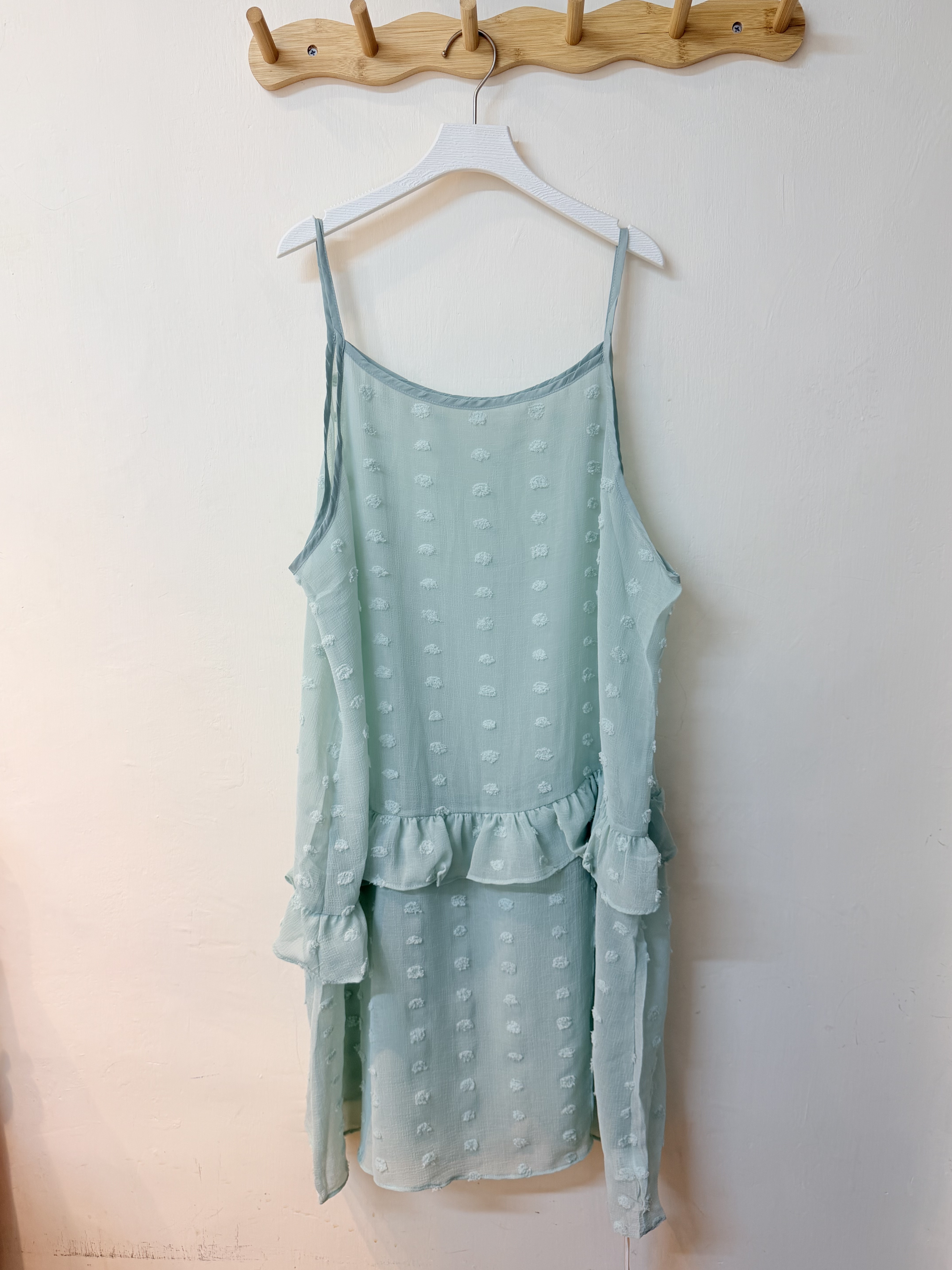 立體毛球吊帶背心🧶