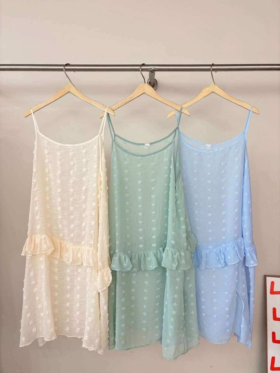 立體毛球吊帶背心🧶