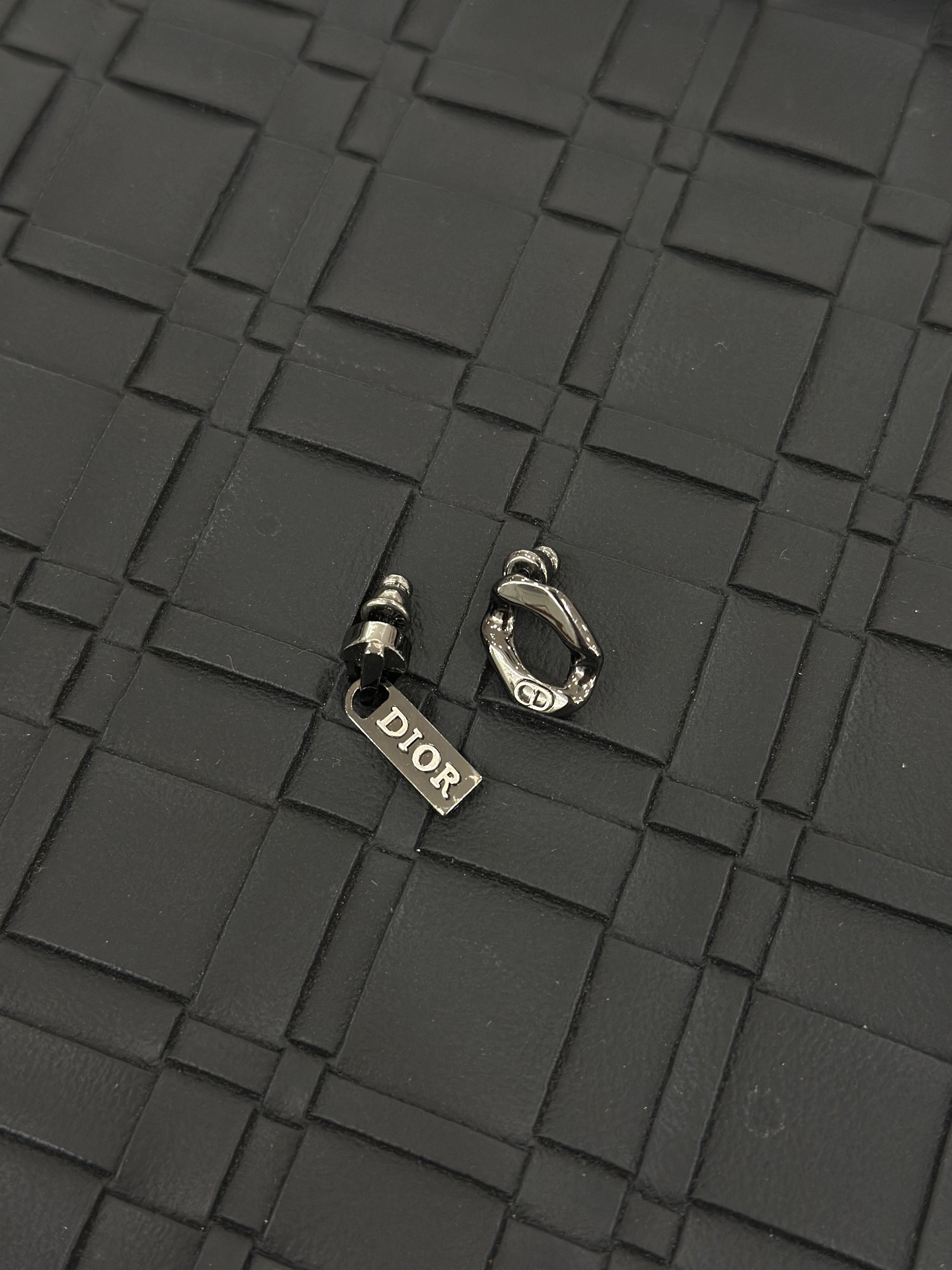 DIOR Contrast Earrings E4305 (slight defect)