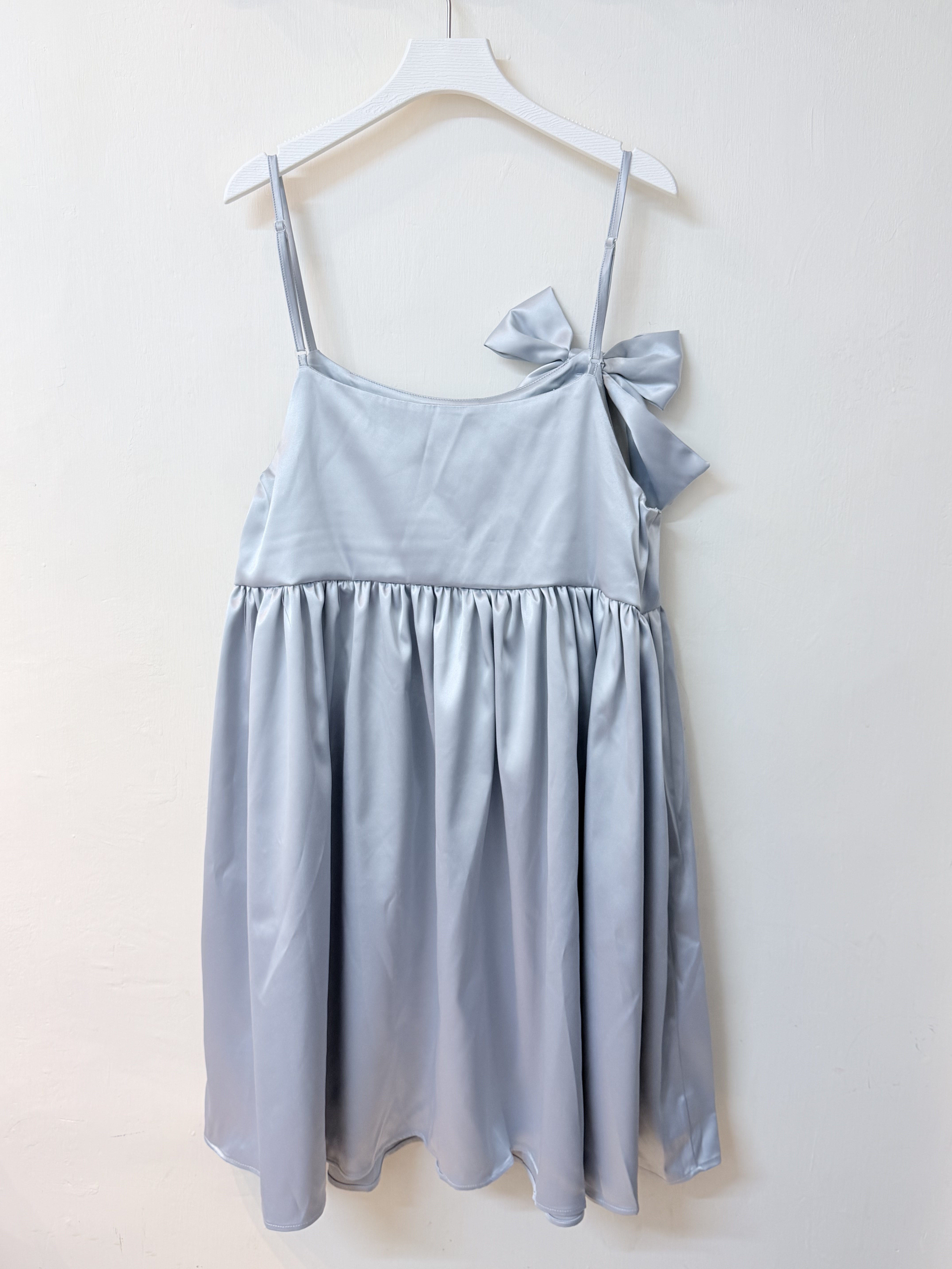 珠光緞面雙蝴蝶結連身裙