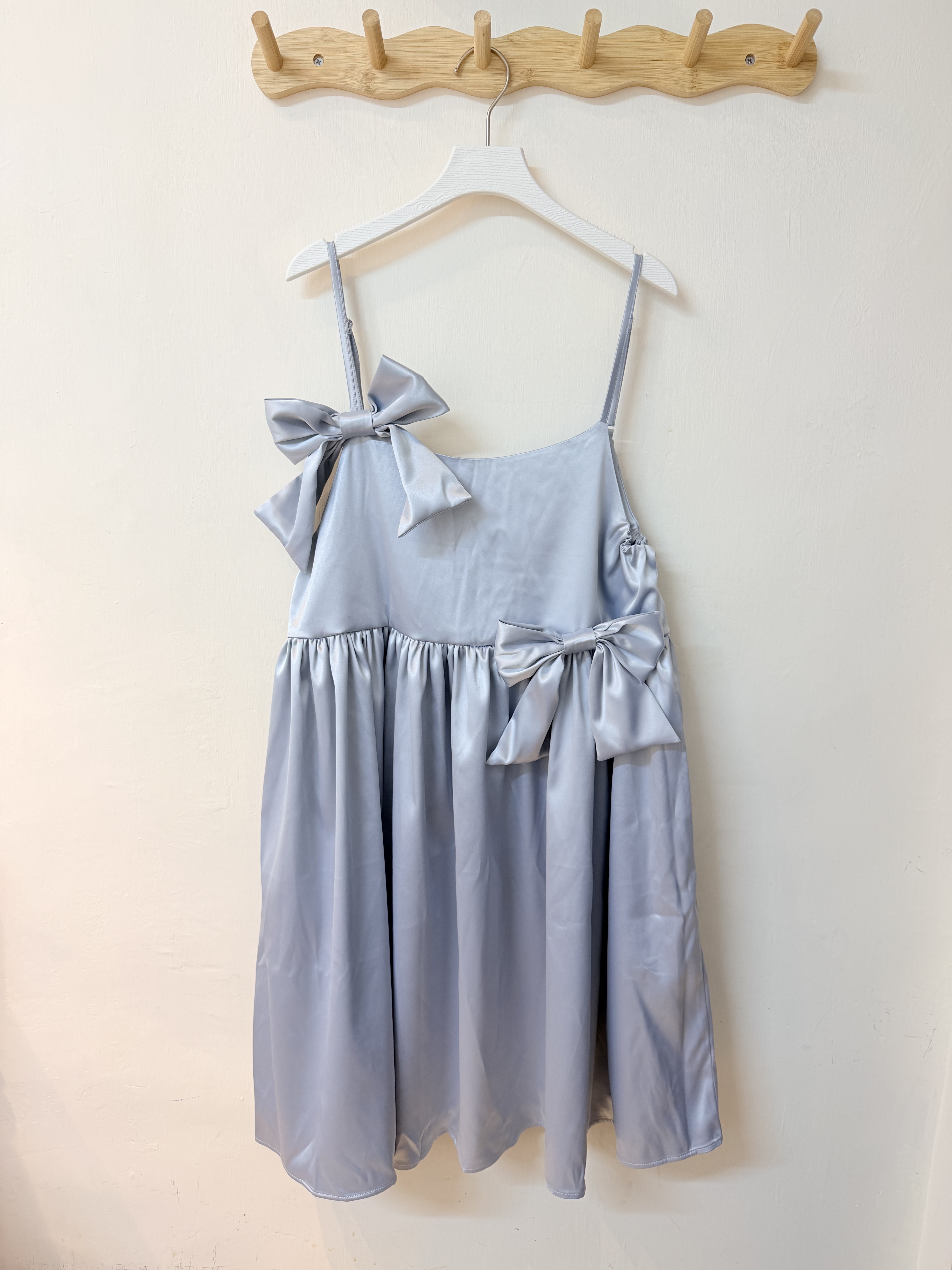 珠光緞面雙蝴蝶結連身裙