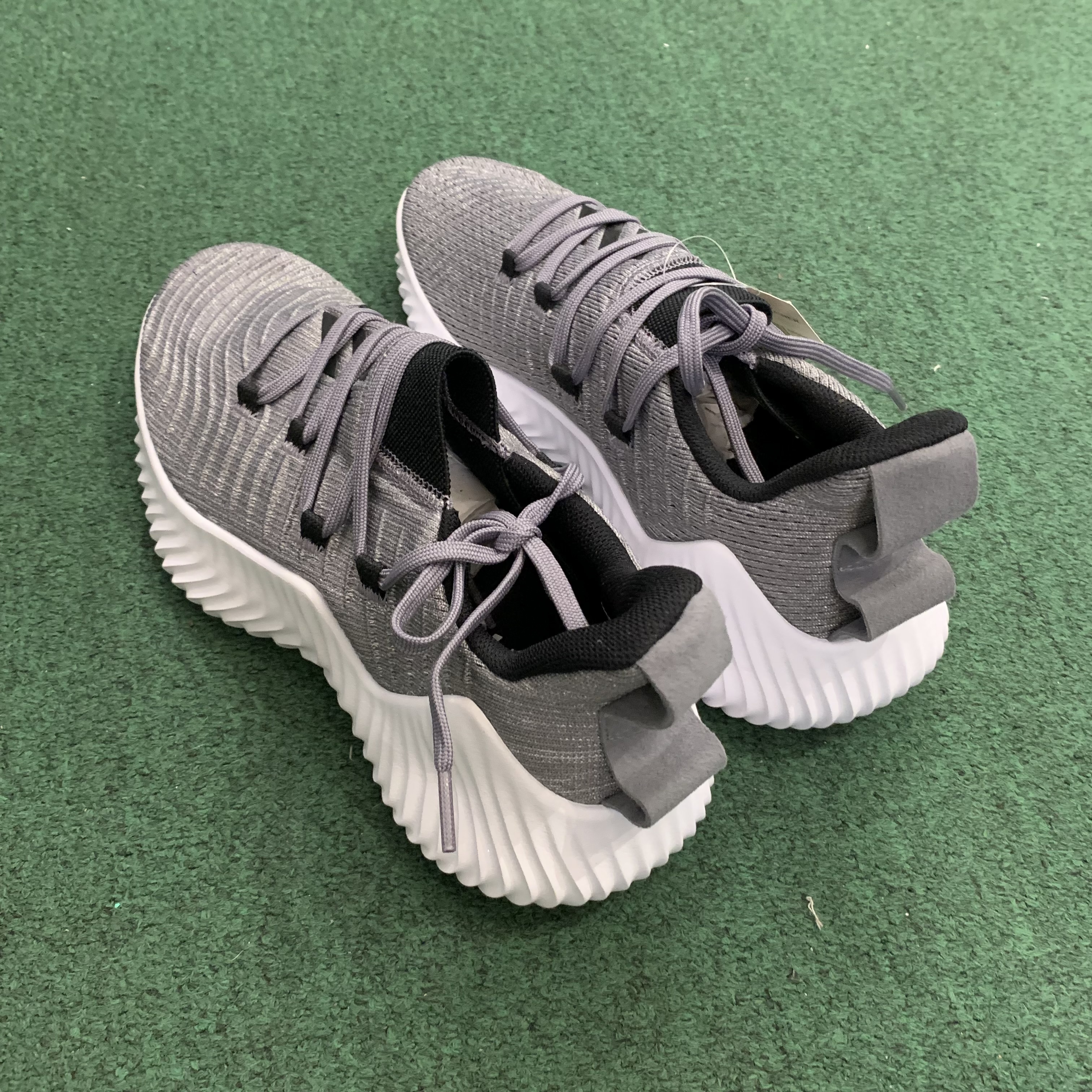 LAST SALE: ADIDAS ALPHABOUNCE TRAINER - GREY US 9 IN STOCK NOW (現貨發售中)