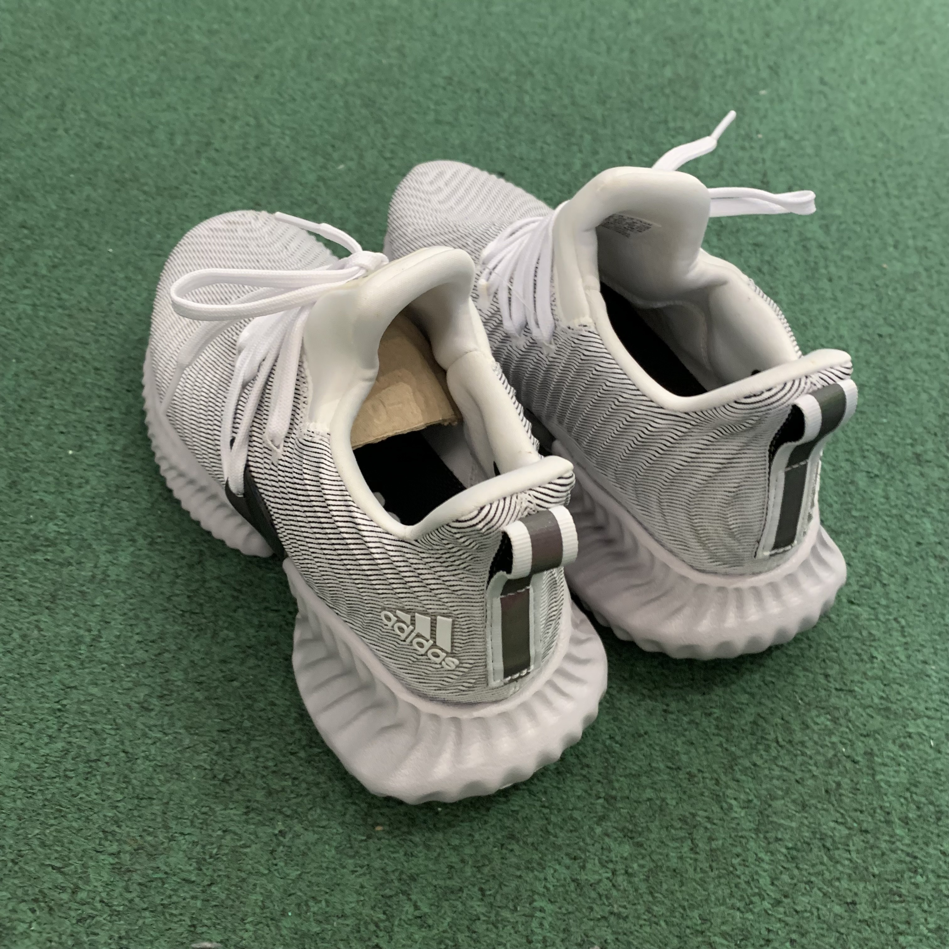 LAST SALE: ADIDAS ALPHABOUNCE INSTINCT M - WHITE US 8 IN STOCK NOW (現貨發售中)