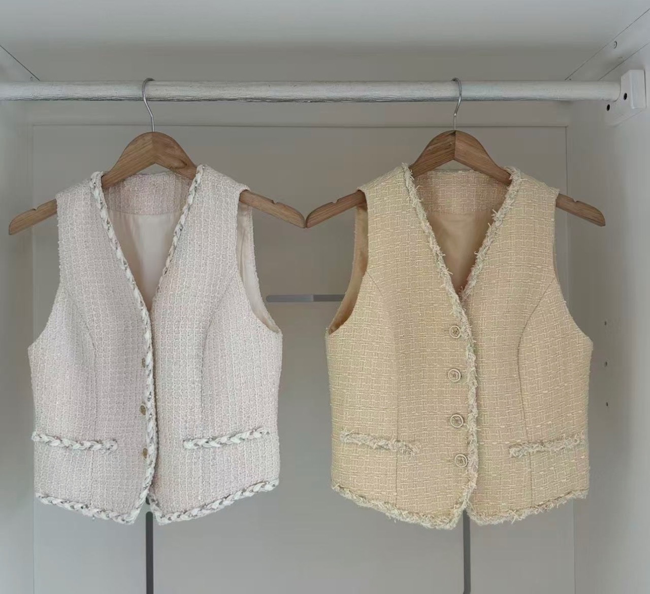 SLEEVELESS TWEED BUTTON VEST