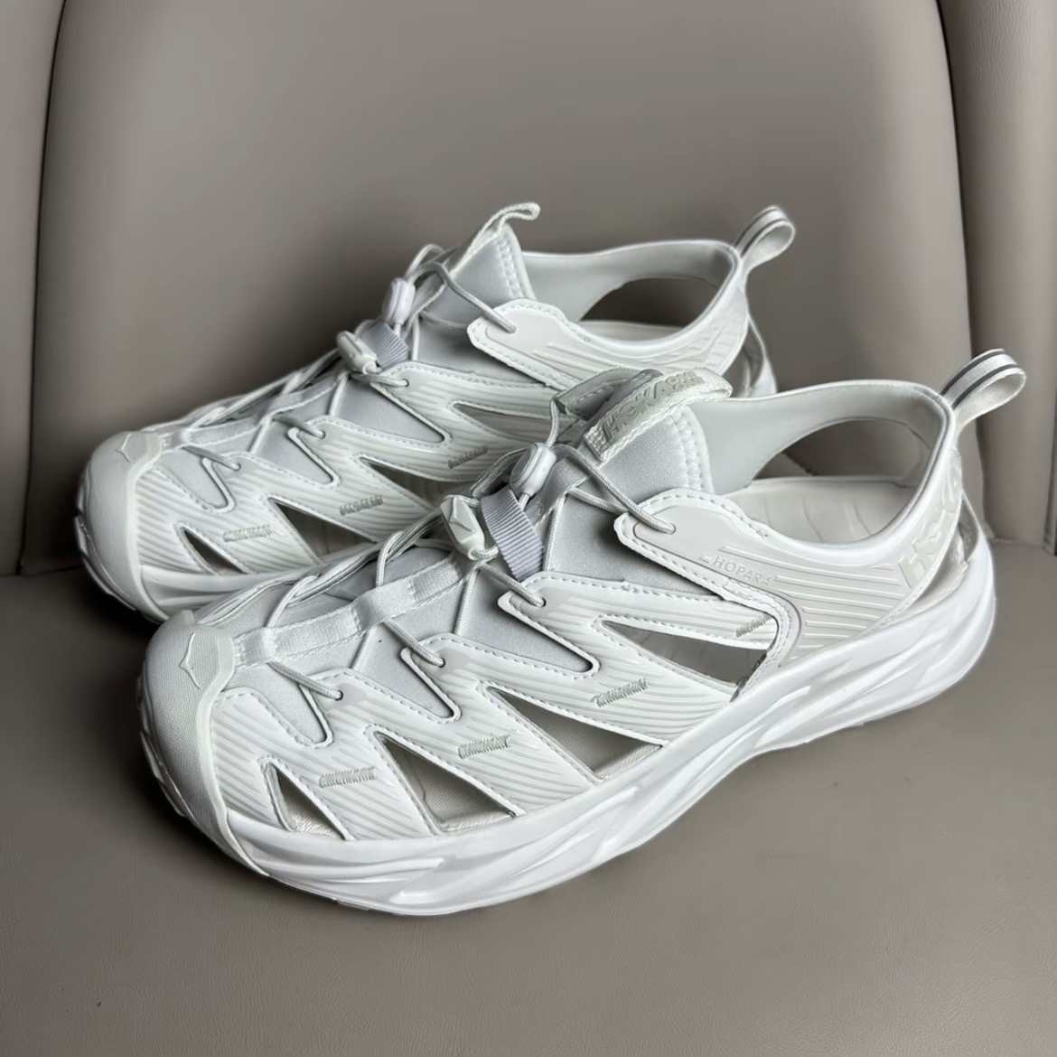HOKA ONE ONE HOPARA 全白 機能涼鞋 復古 抽繩 戶外運動 舒適透氣 男女鞋 1123112-WHWH