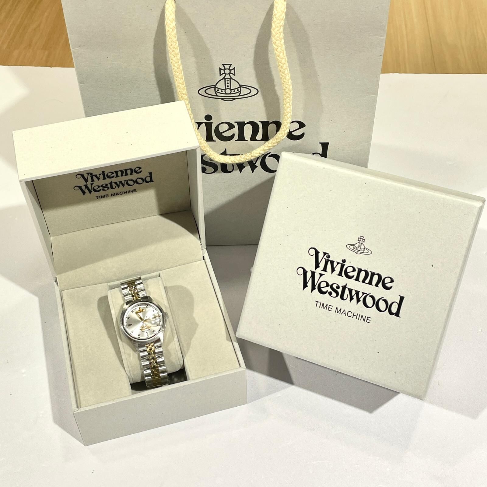 本月出位價!!! 全新VIVIENNE WESTWOOD WATCH 29mm , VV311S1SG, CAMBERWELL, 銀面/銀色鋼帶, 石英銀色機芯, #西太后手錶 #BRAND NEW #香榭站正品