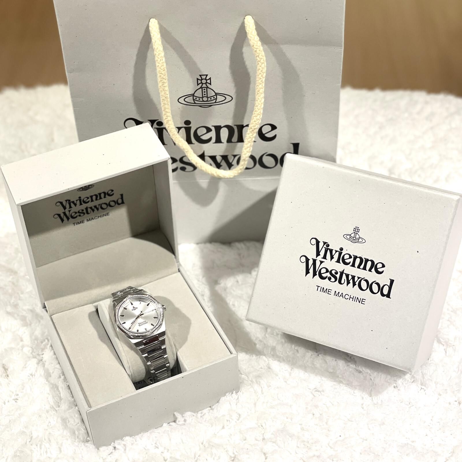 本月出位價!!! 全新VIVIENNE WESTWOOD WATCH 34mm , VV244SLSL,銀面水鑽/銀色鋼帶, 石英銀色機芯, #西太后手錶 #白月光  #BRAND NEW #香榭站正品