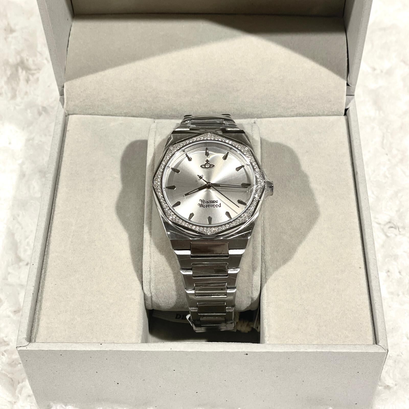 本月出位價!!! 全新VIVIENNE WESTWOOD WATCH 34mm , VV244SLSL,銀面水鑽/銀色鋼帶, 石英銀色機芯, #西太后手錶 #白月光  #BRAND NEW #香榭站正品
