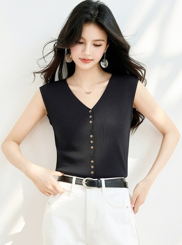 V領三釦針織上衣 黑色