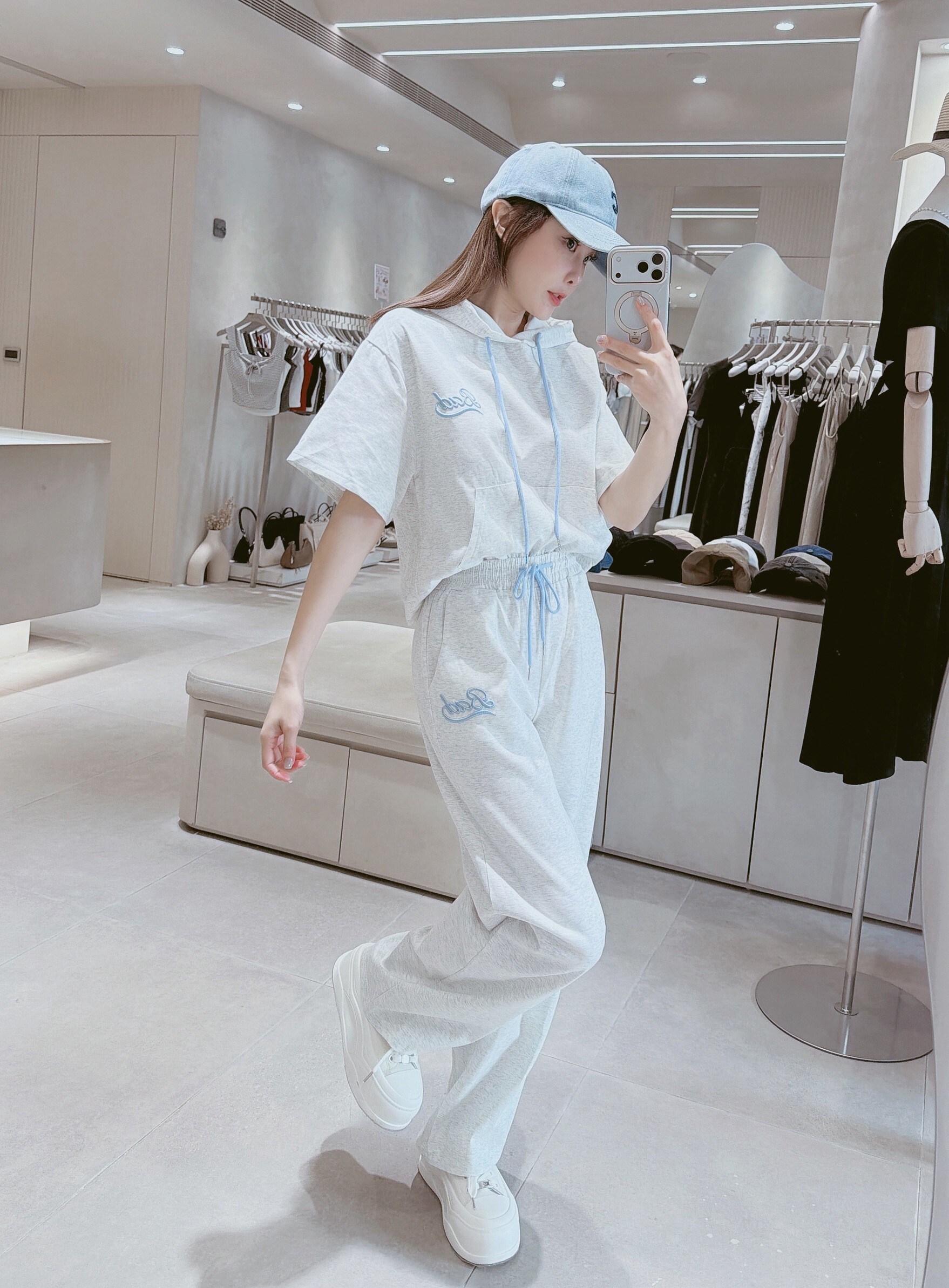 配色字口袋連帽衣+配色字長褲