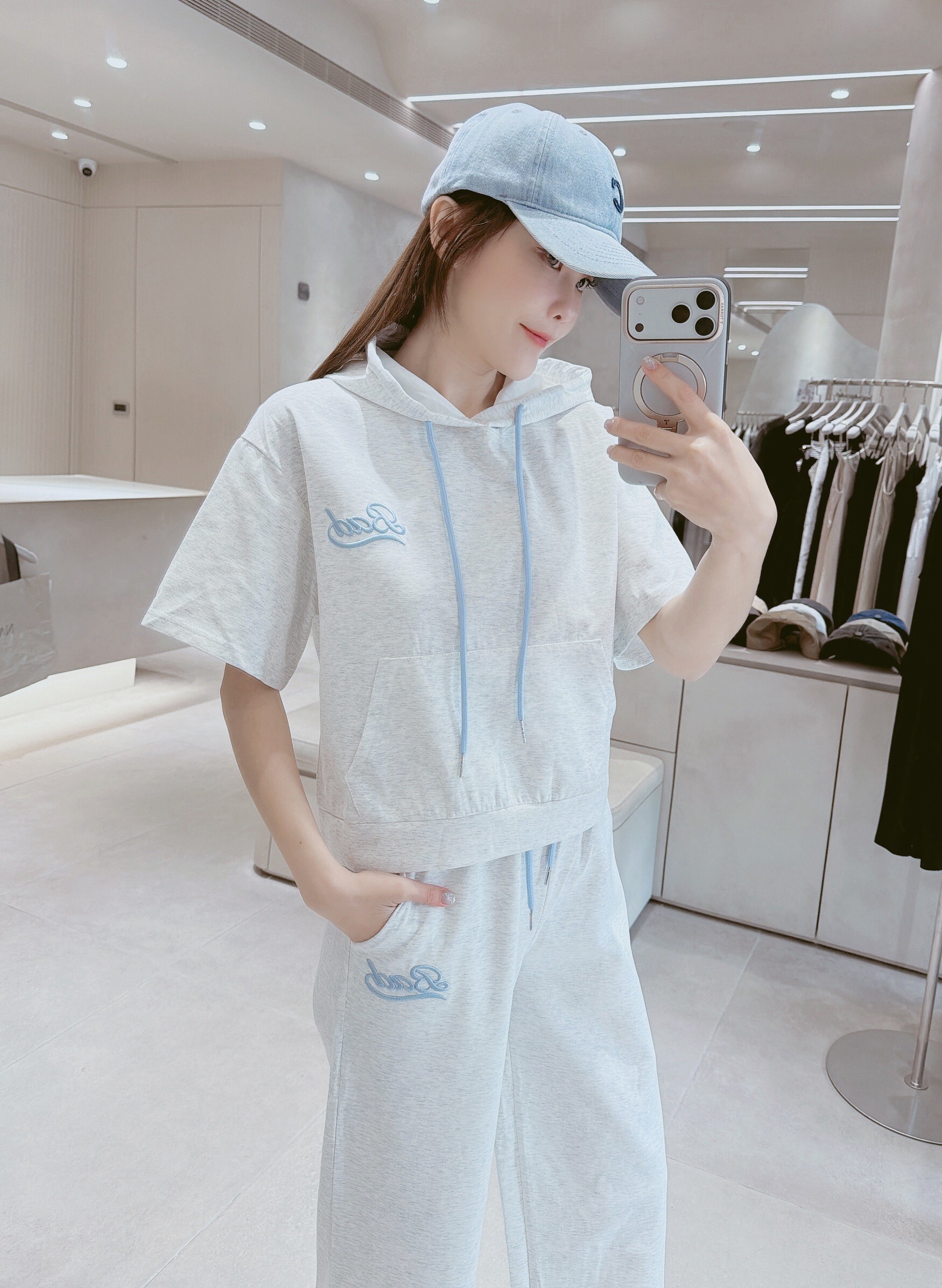 配色字口袋連帽衣+配色字長褲