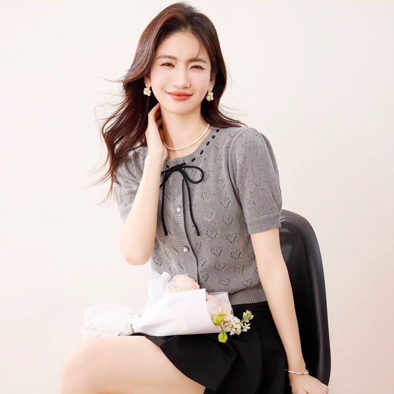 鏤空短版針織上衣 灰色