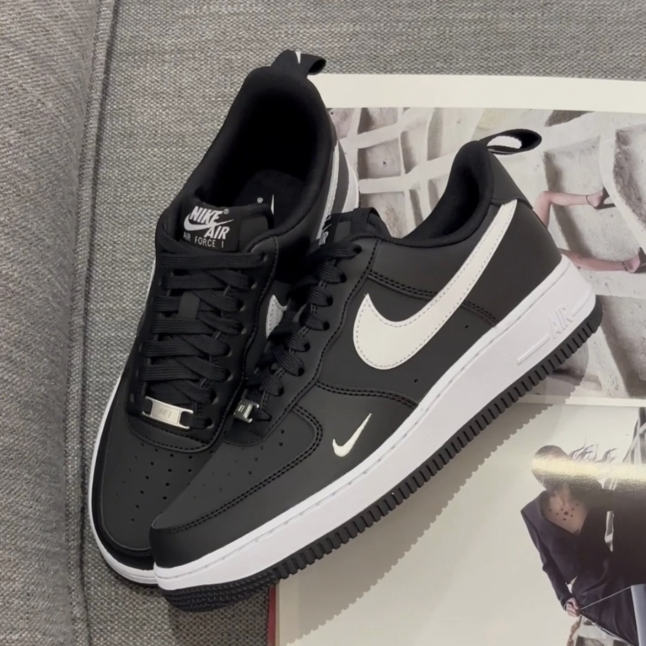 NIKE AIR FORCE 1 07 TECH ESS 黑白 碳纖維紋勾 紋理皮面 休閒 男鞋 IR5599-001