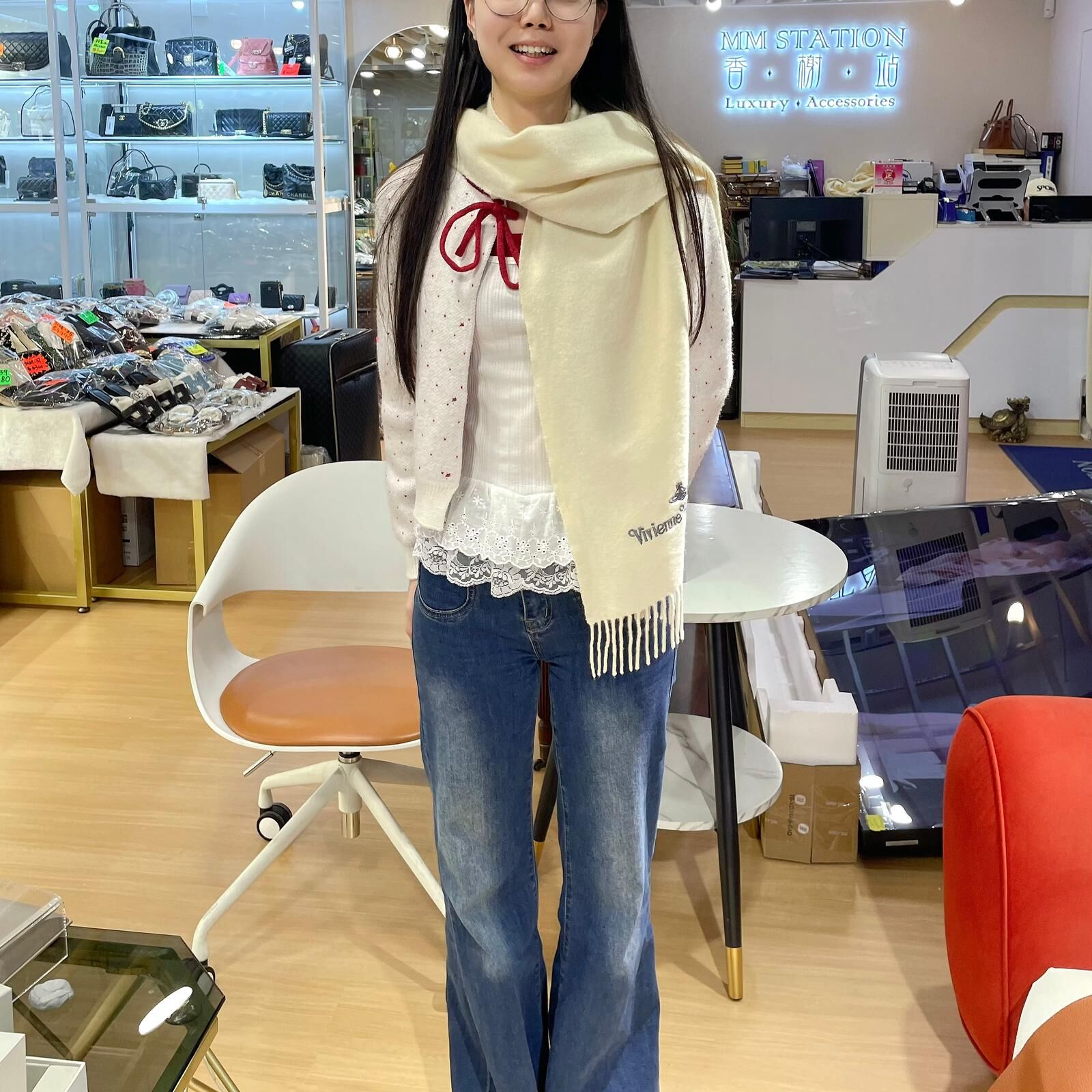 95%NEW二手VIVIENNE WESTWOOD SCARF,  30x140cm, 白雪公主羊毛, #西太后圍巾 #香榭站正品