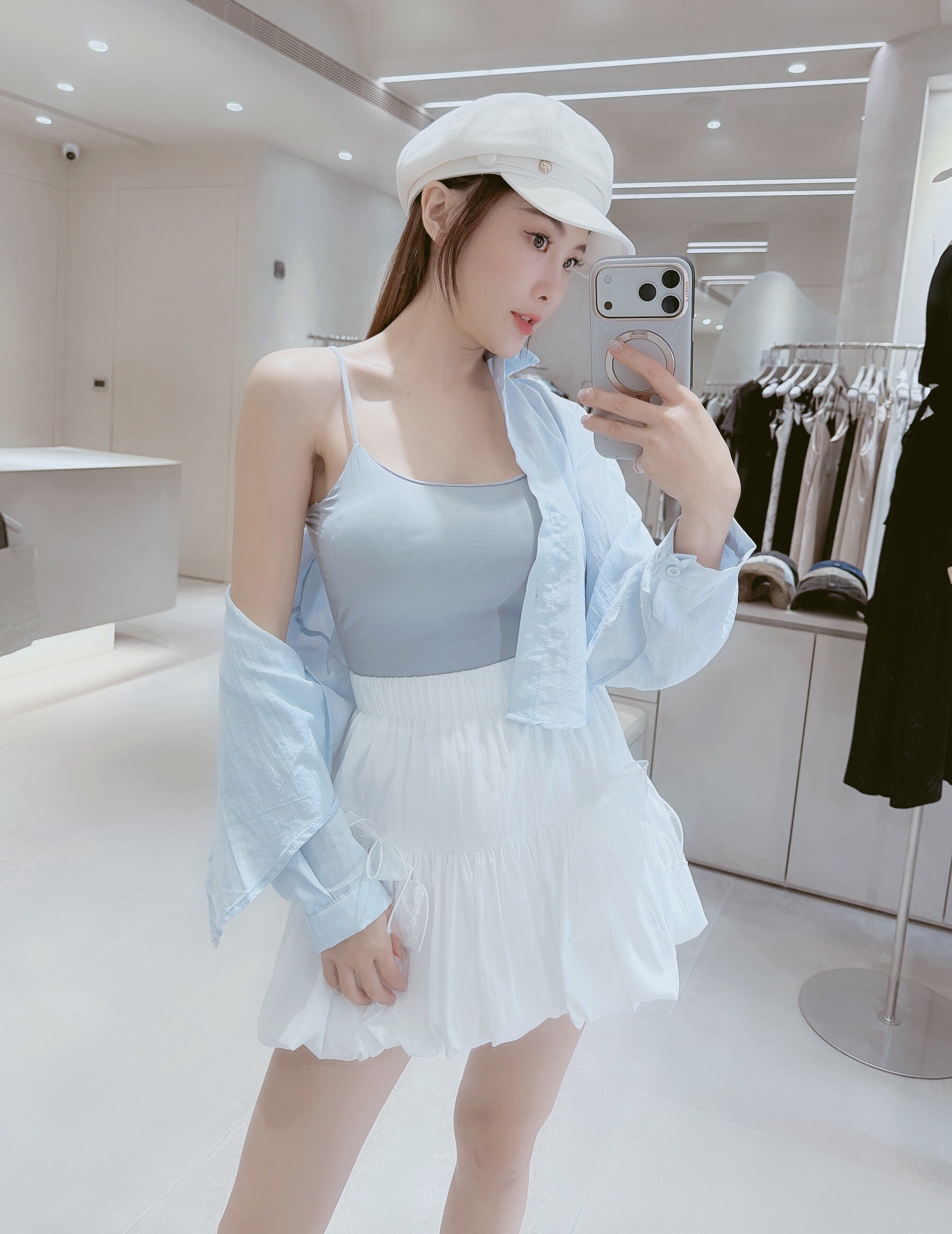 後交叉冰絲小可愛+短版棉麻襯衫