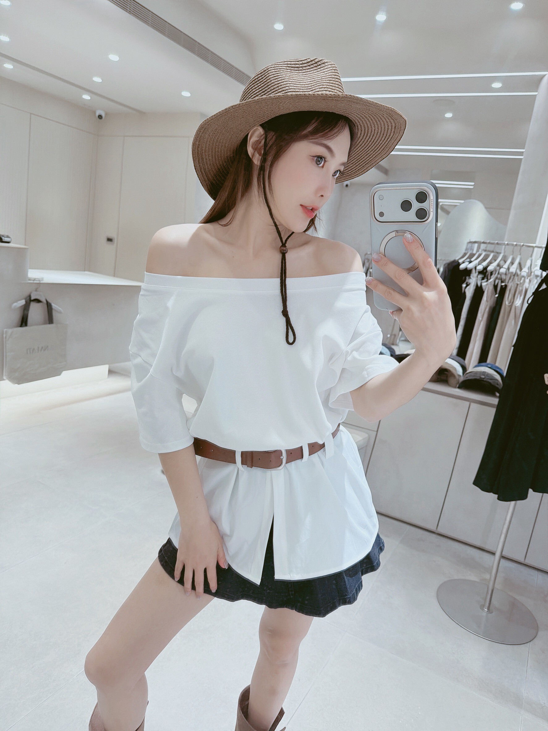 附皮帶前開岔素面長版衣