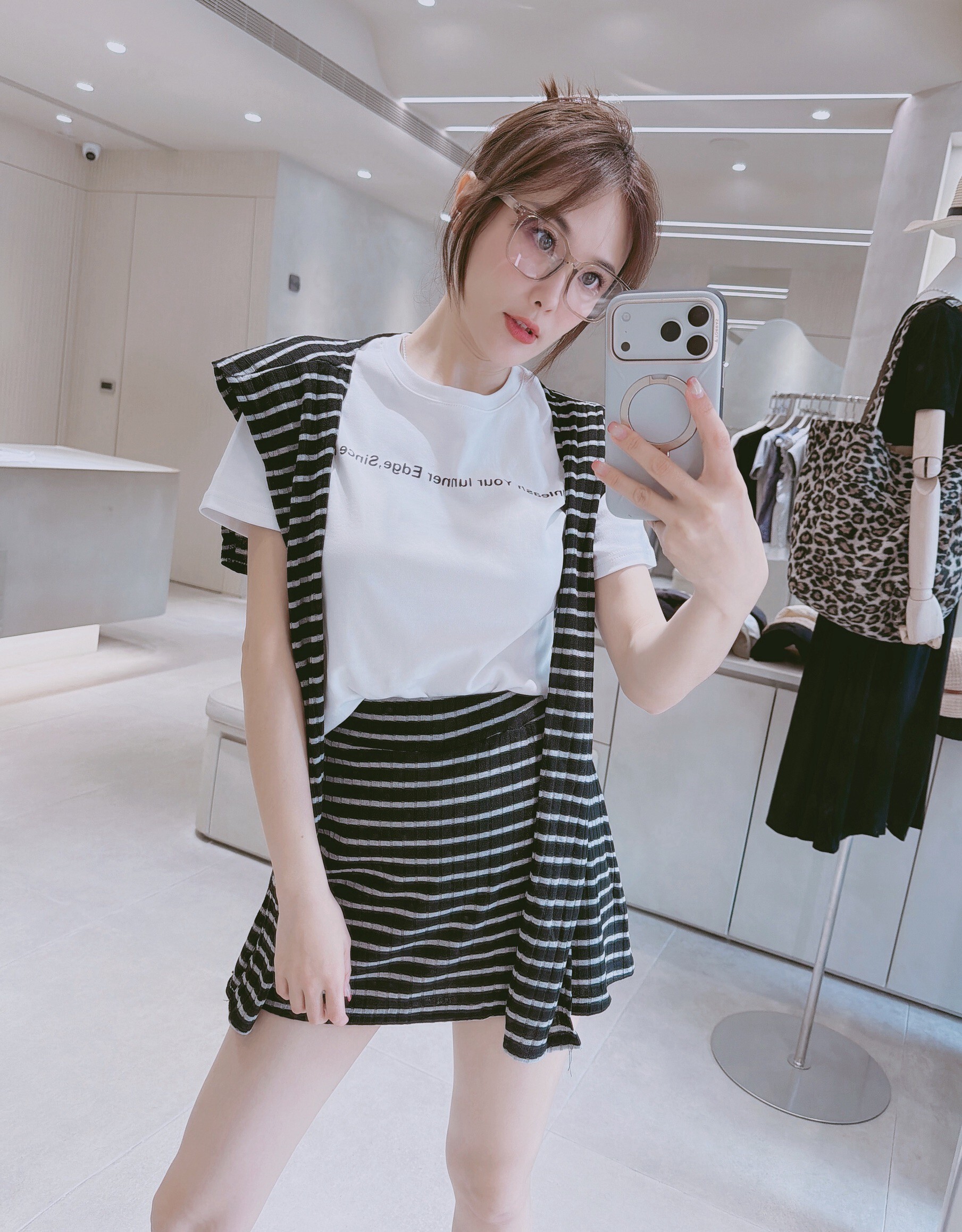 披肩+字母棉質衣+條紋褲裙