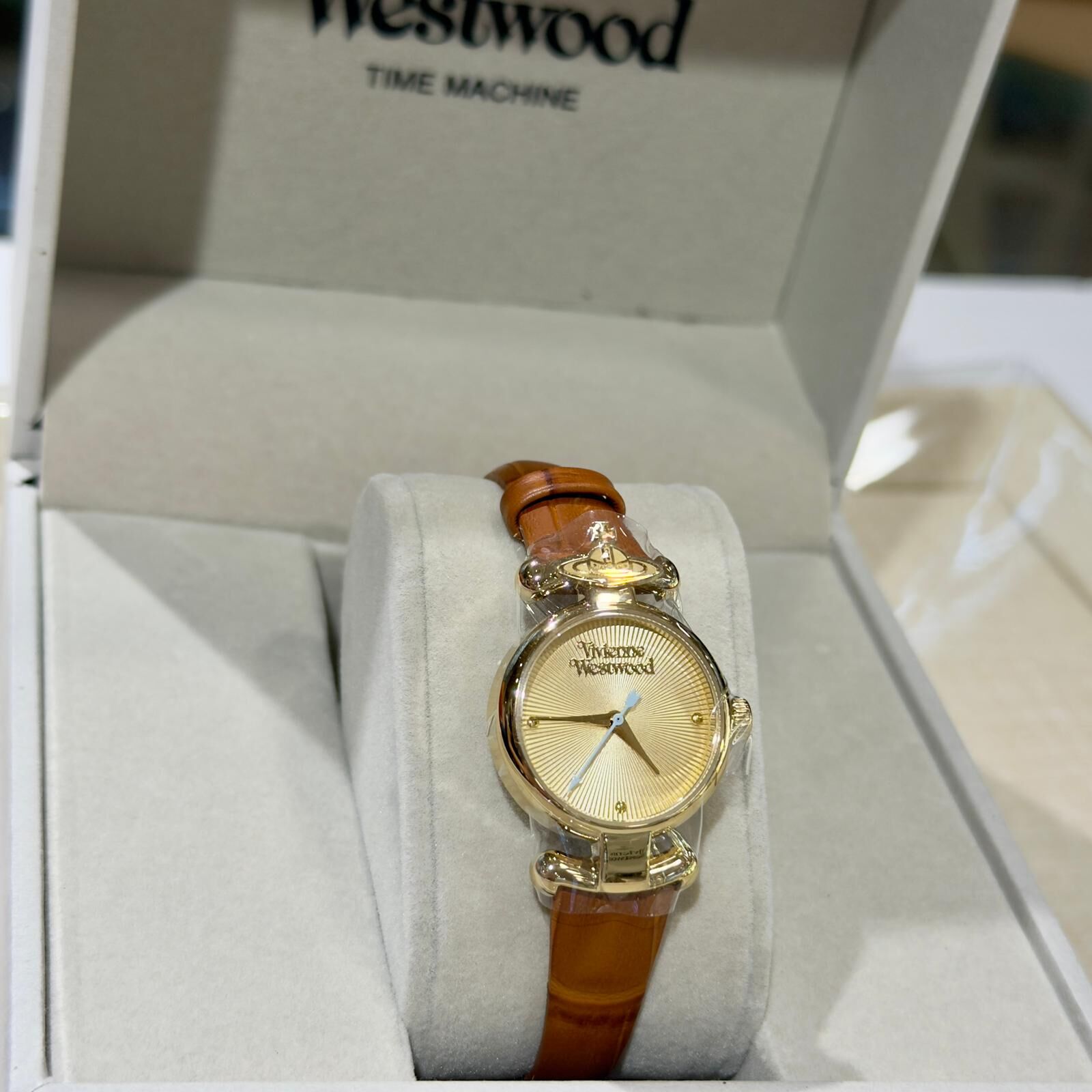 本月出位價!!! 全新VIVIENNE WESTWOOD WATCH,MAIDA,23mm,VV090GDBR,金色面/棕色鱷魚皮紋錶帶, 石英機芯, #西太后手錶 #BRAND NEW #香榭站正品