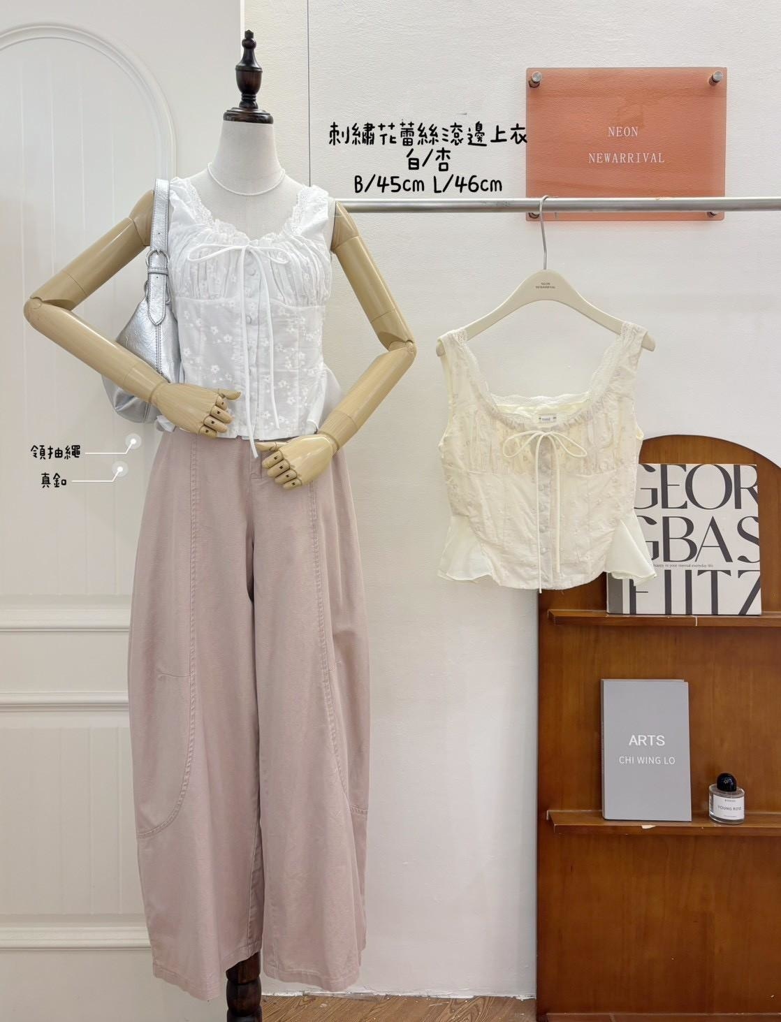 G6117-刺繡花蕾絲滾邊上衣