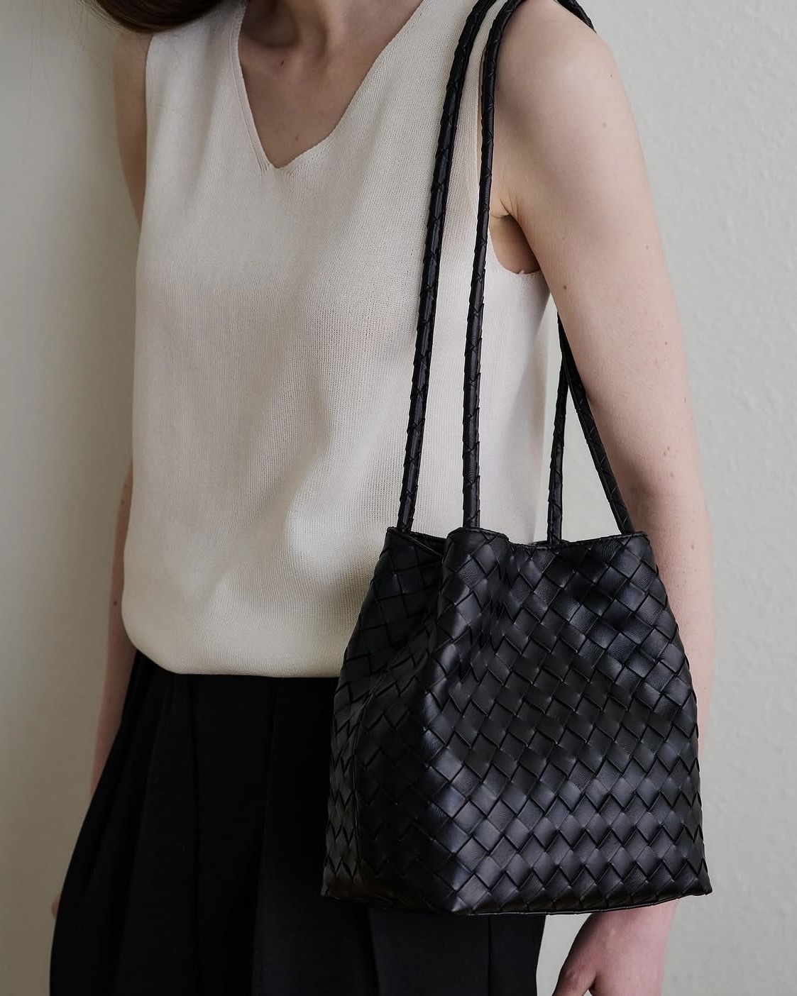 <超仙> 韓國 限定 小眾 品牌 monorow  JURI 皮革 編織 軟塌 水桶包 三色