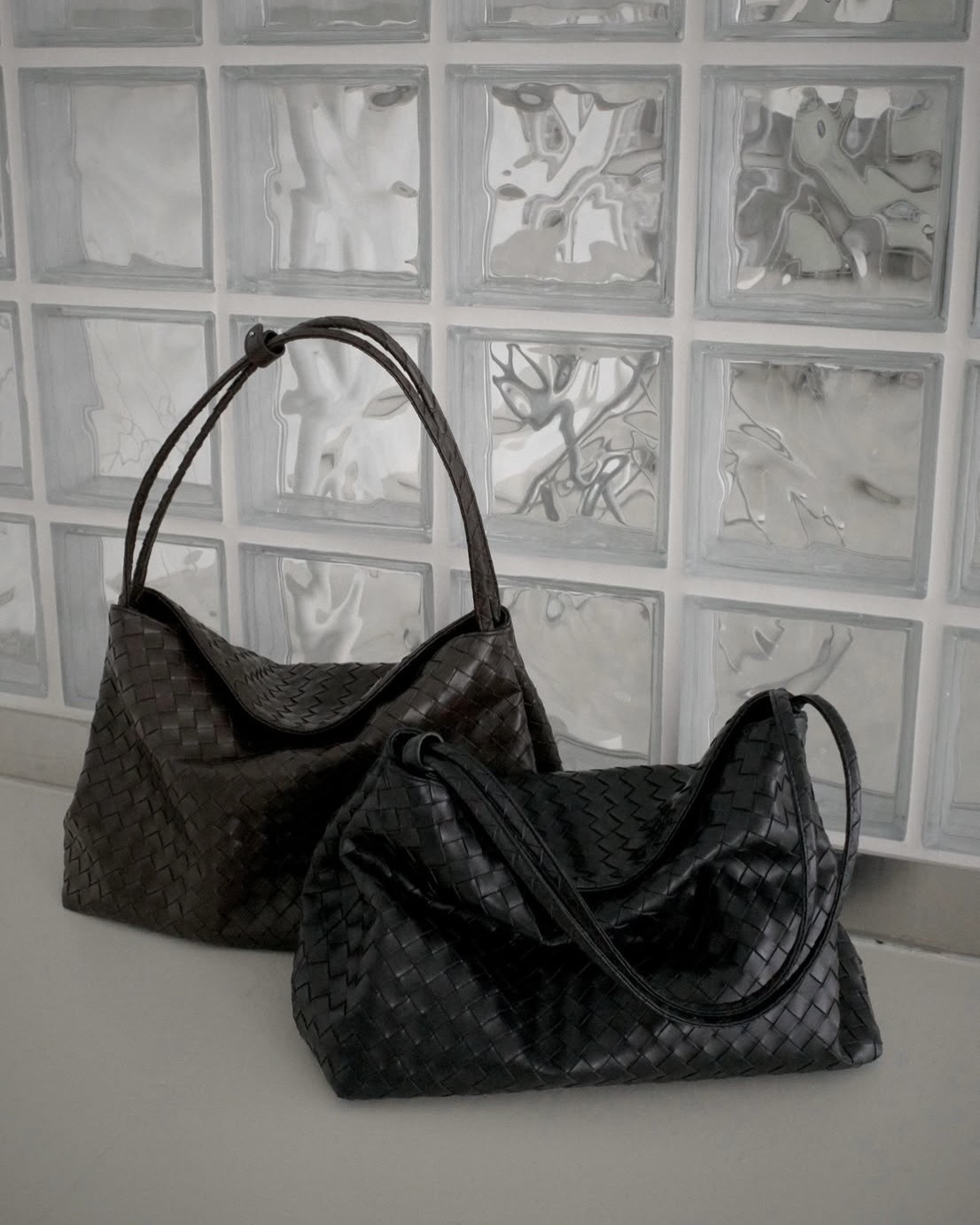 <超仙> 韓國 限定 小眾 品牌 monorow NOA 皮革 編織 軟塌 流浪包 兩色