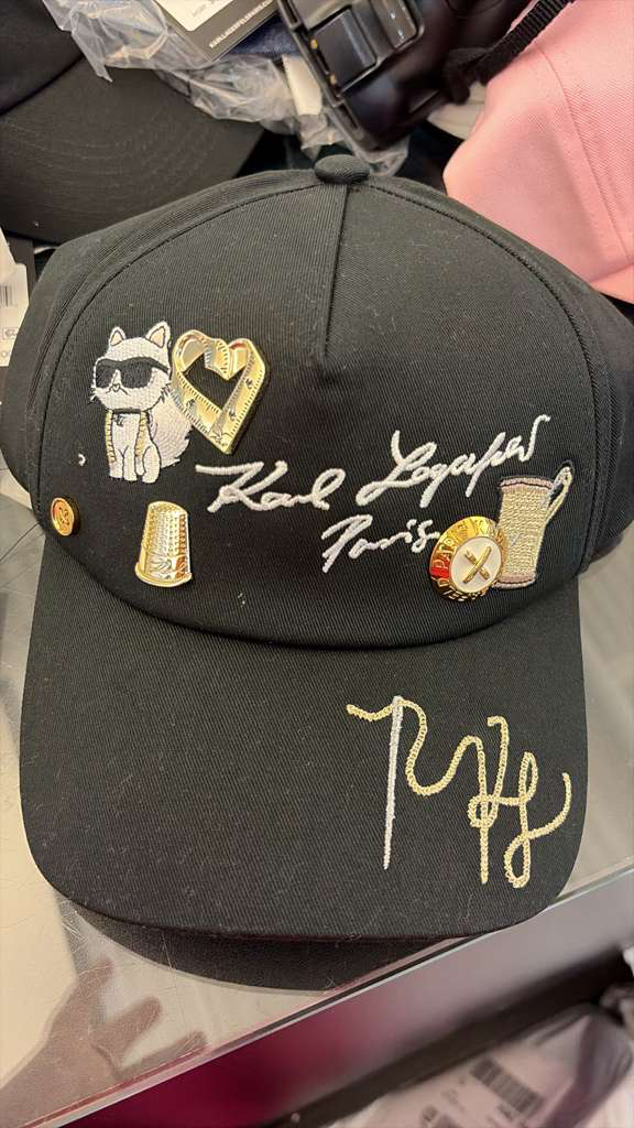 YL056 Karl Lagerfeld 滿版LOGO黑色 CAP帽