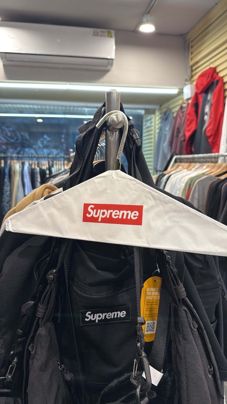 Supreme 紀念衣架